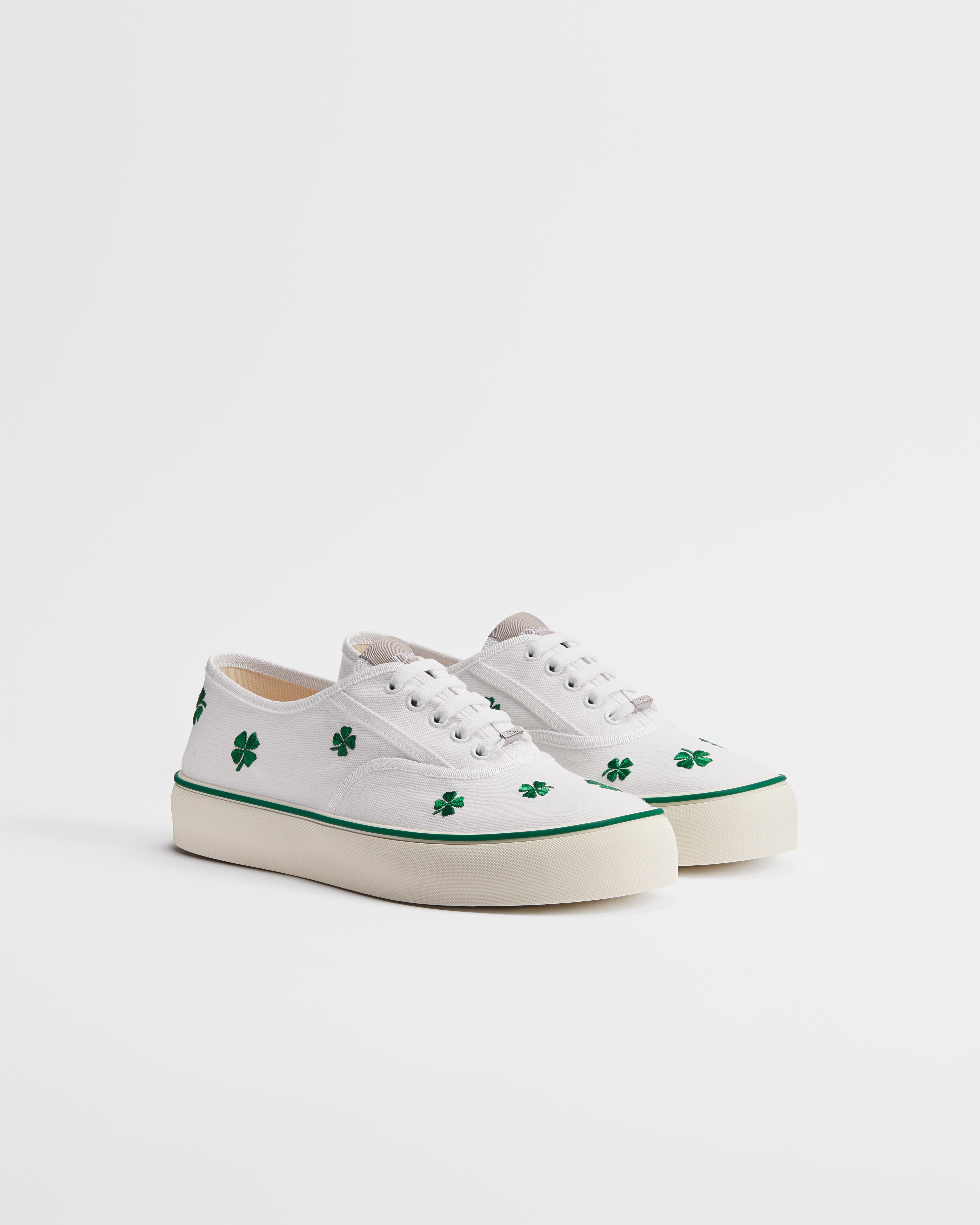 Sneaker Dior Saltwind Cotone bianco ricamato con motivo Dior Clover verde acceso E03