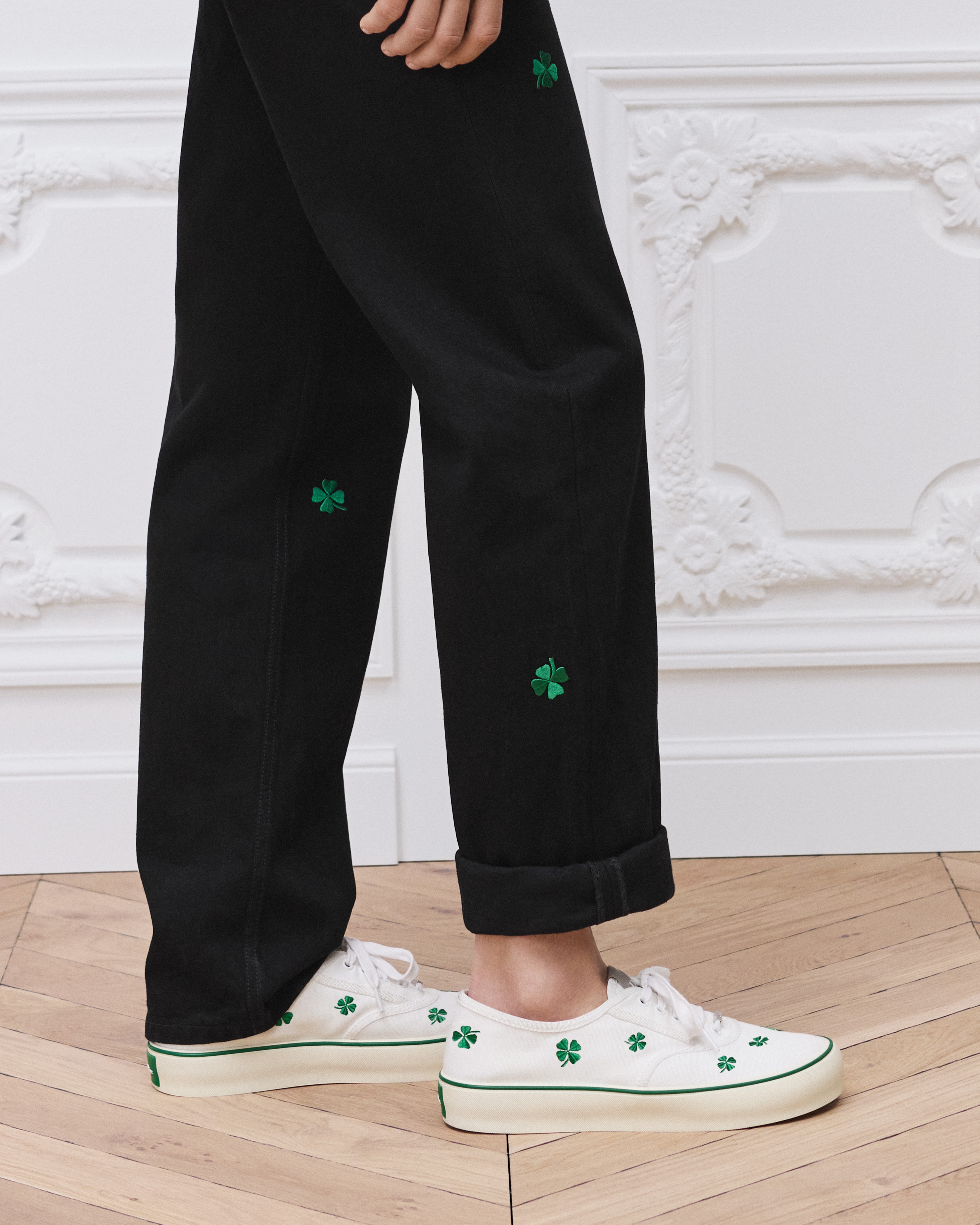 Dior Saltwind 運動鞋 亮綠色 Dior Clover 幸運草圖案刺繡白色棉布 E14