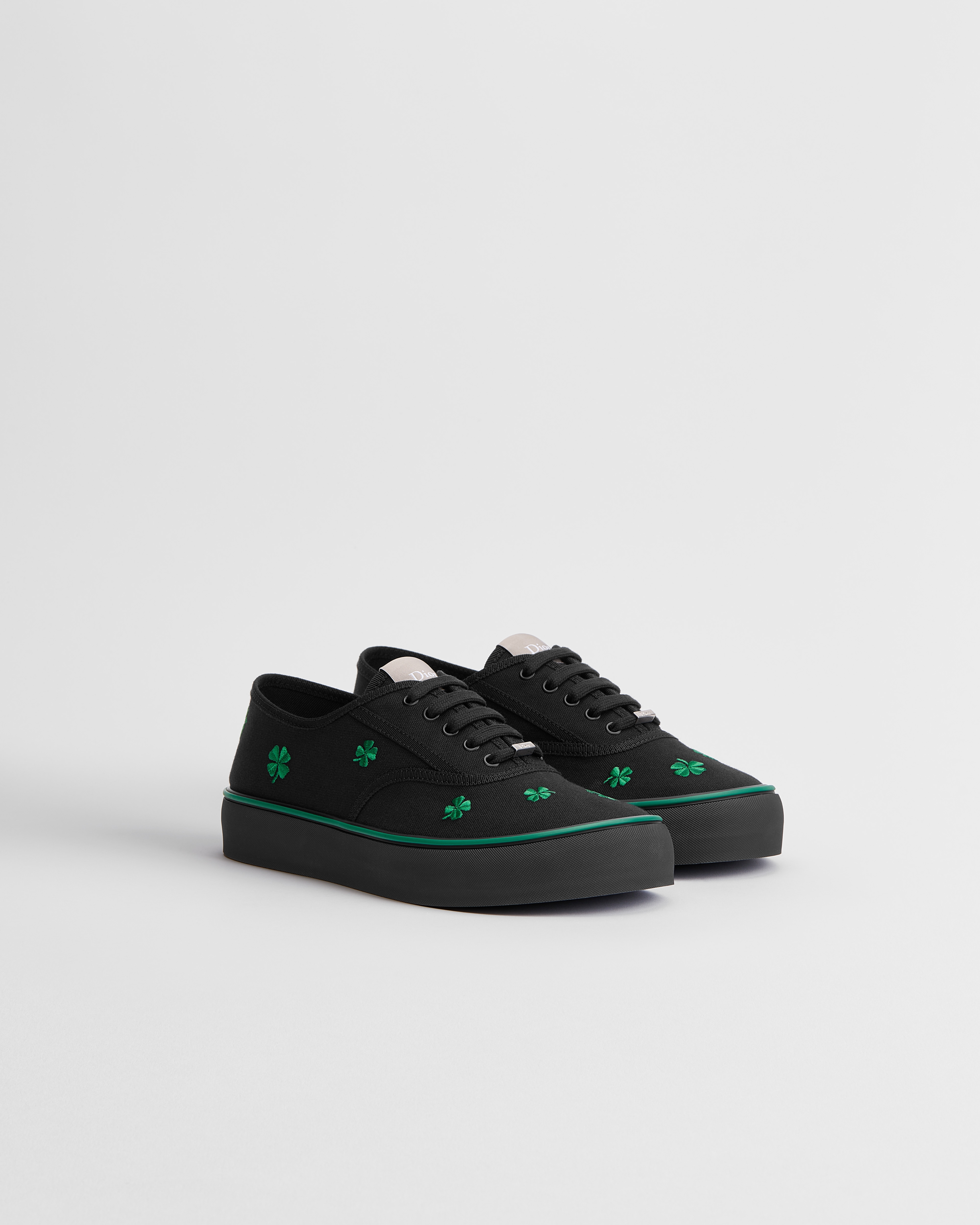 Sneaker Dior Saltwind Cotone nero ricamato con motivo Dior Clover verde acceso E03