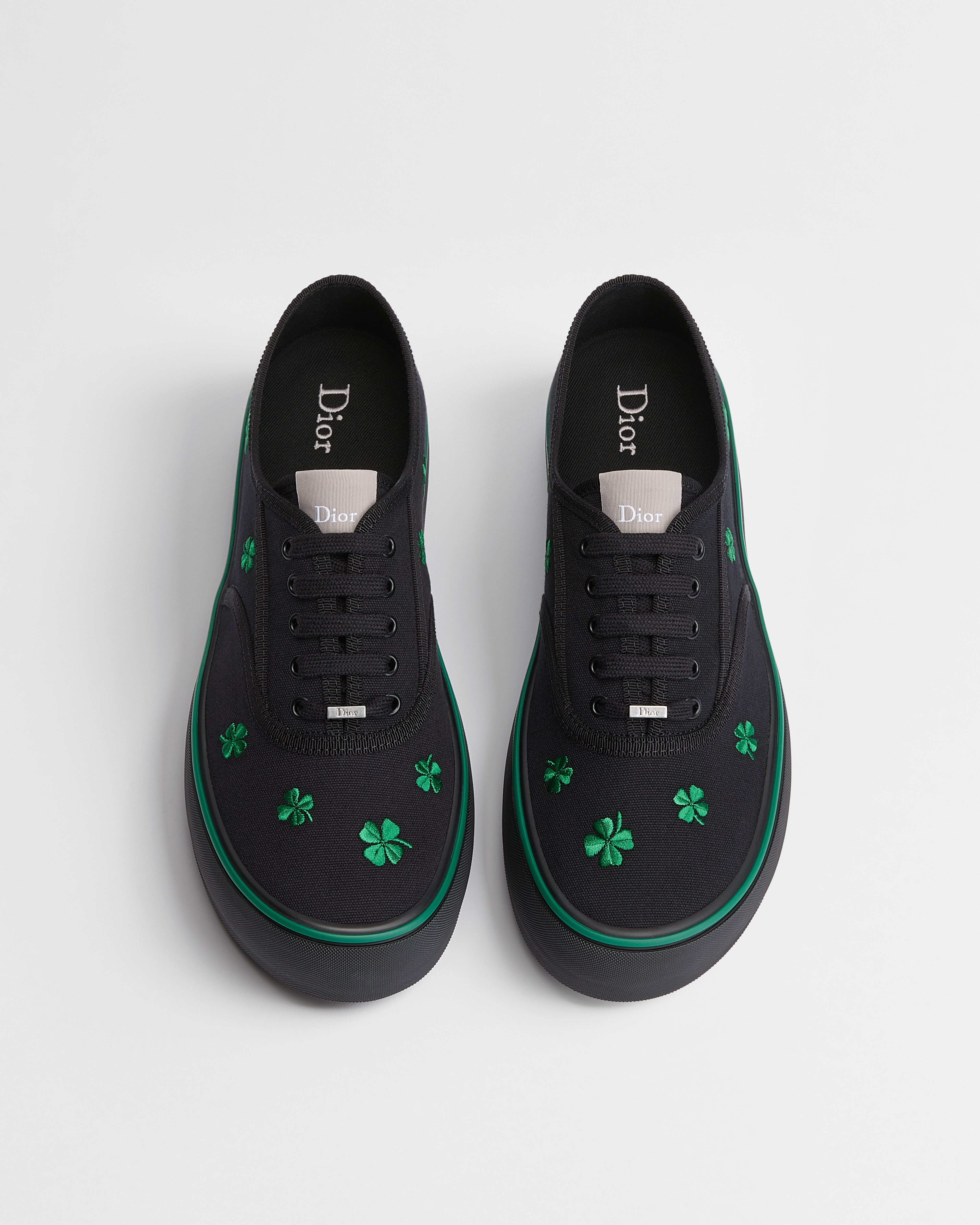 Sneaker Dior Saltwind Cotone nero ricamato con motivo Dior Clover verde acceso E06