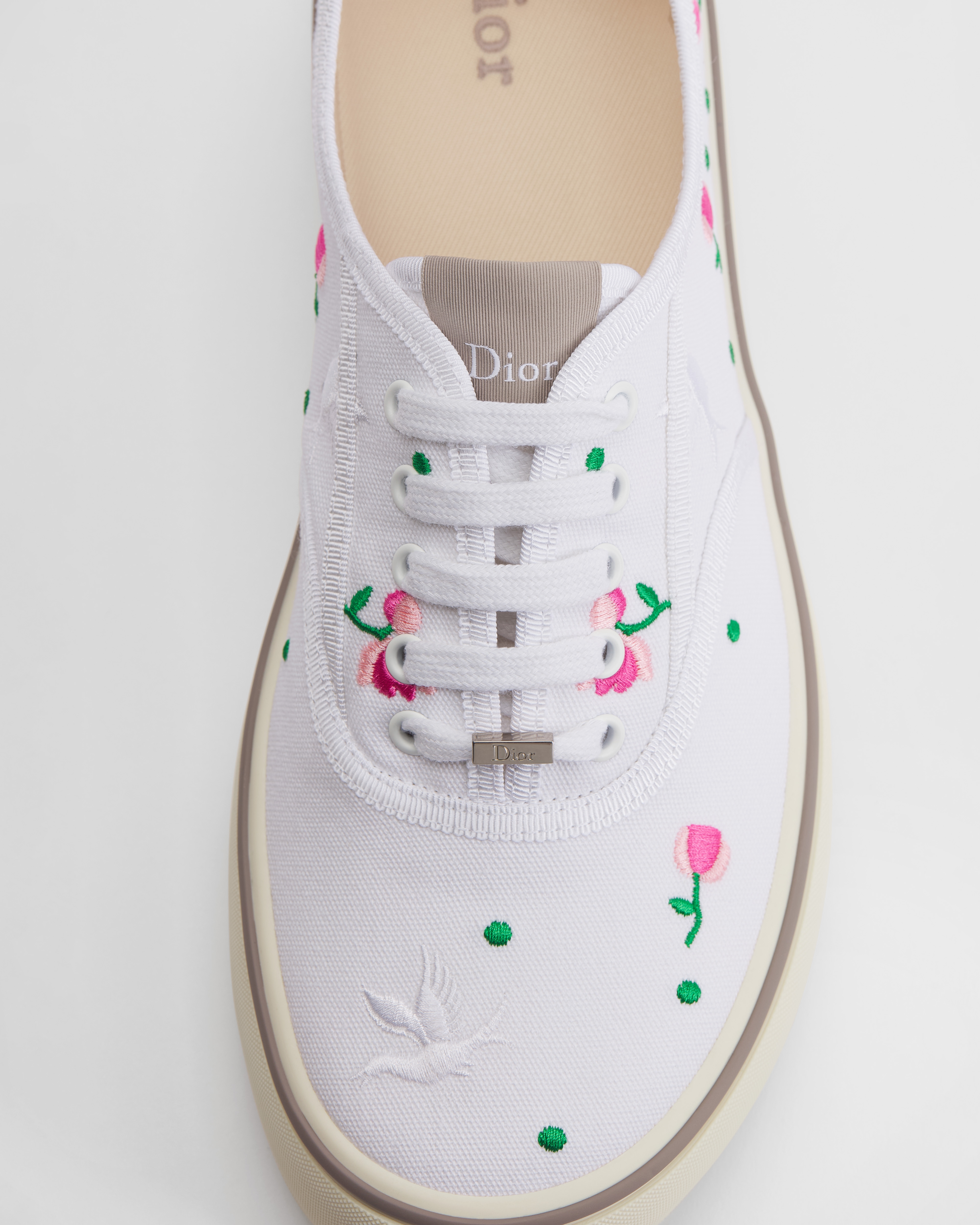 Sneaker Dior Saltwind Algodón blanco bordado con el motivo Doves & Roses multicolor E12