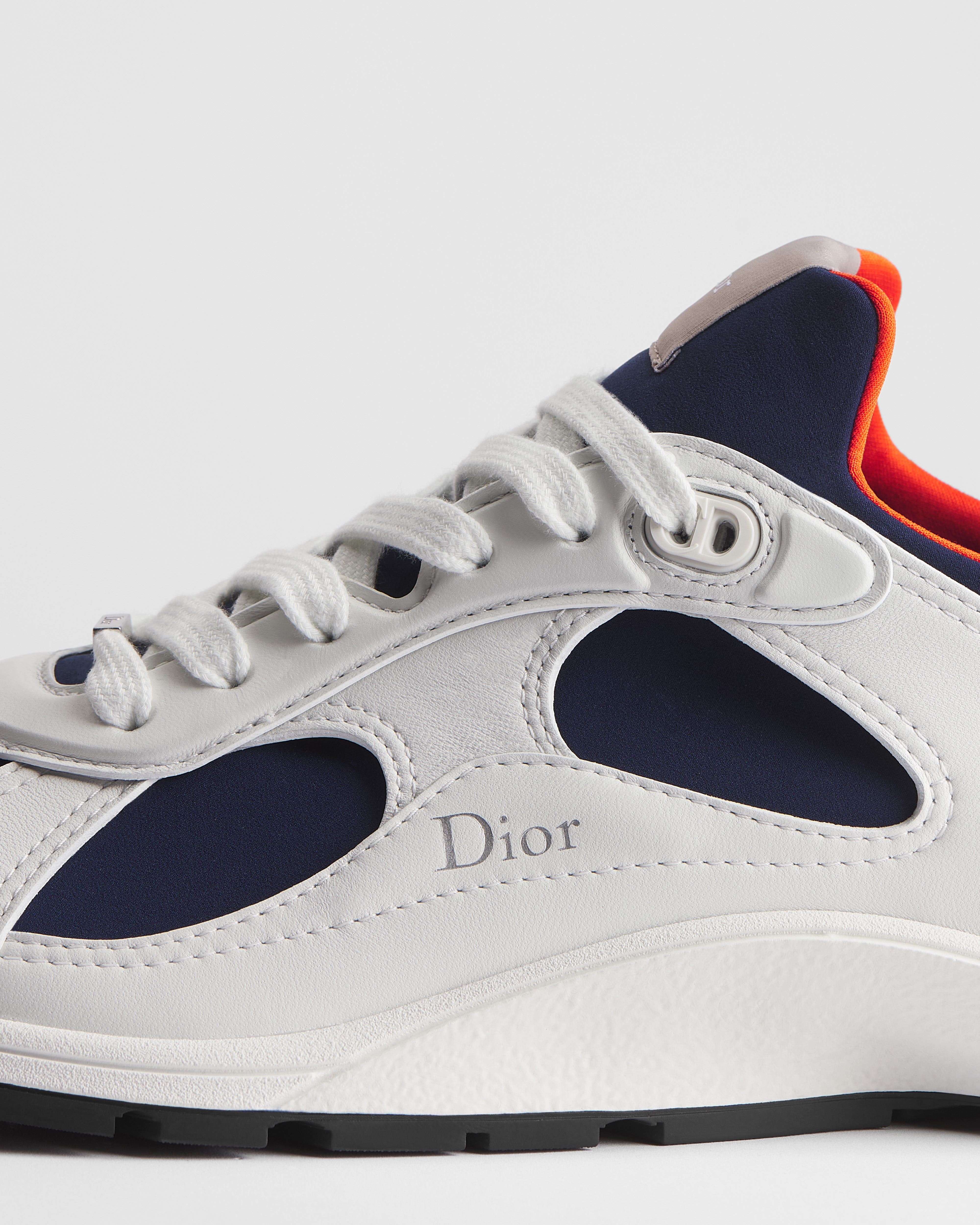 Sneaker Dior Mile Piel de cordero lisa blanca con neopreno azul marino y naranja E11