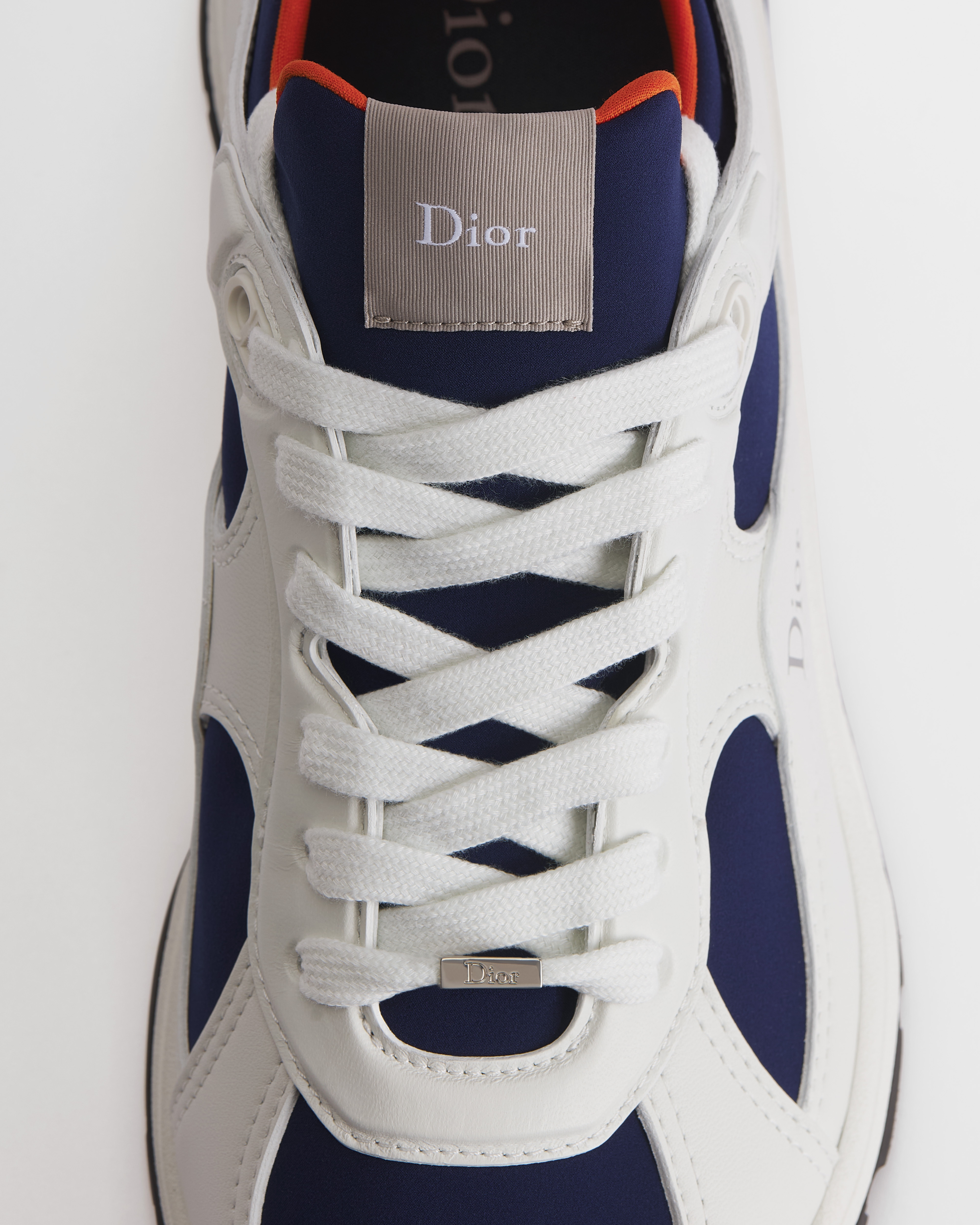 Sneaker Dior Mile Piel de cordero lisa blanca con neopreno azul marino y naranja E12