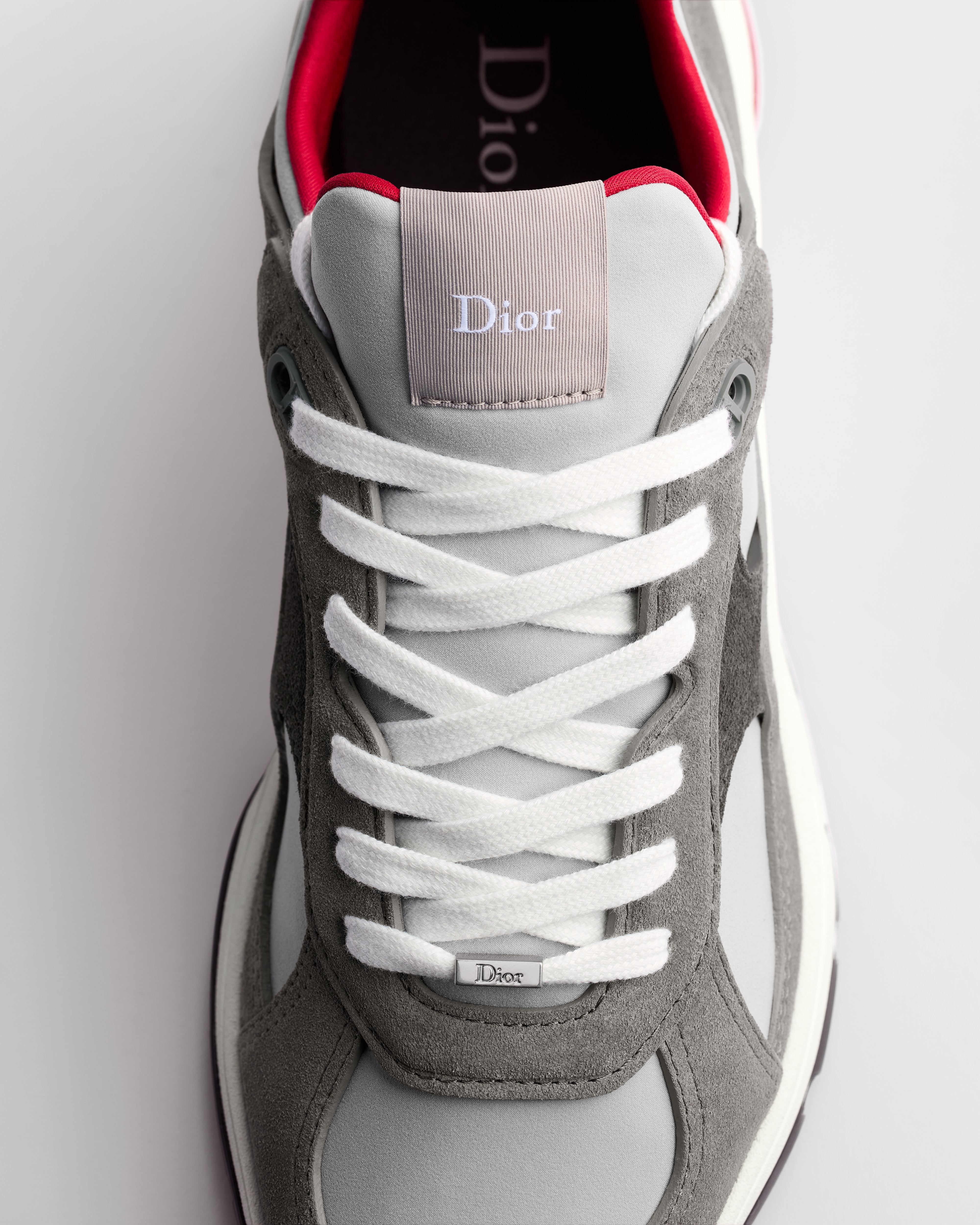 Dior Mile 運動鞋 灰色麂皮搭配灰色和紅色氯丁橡膠 E12