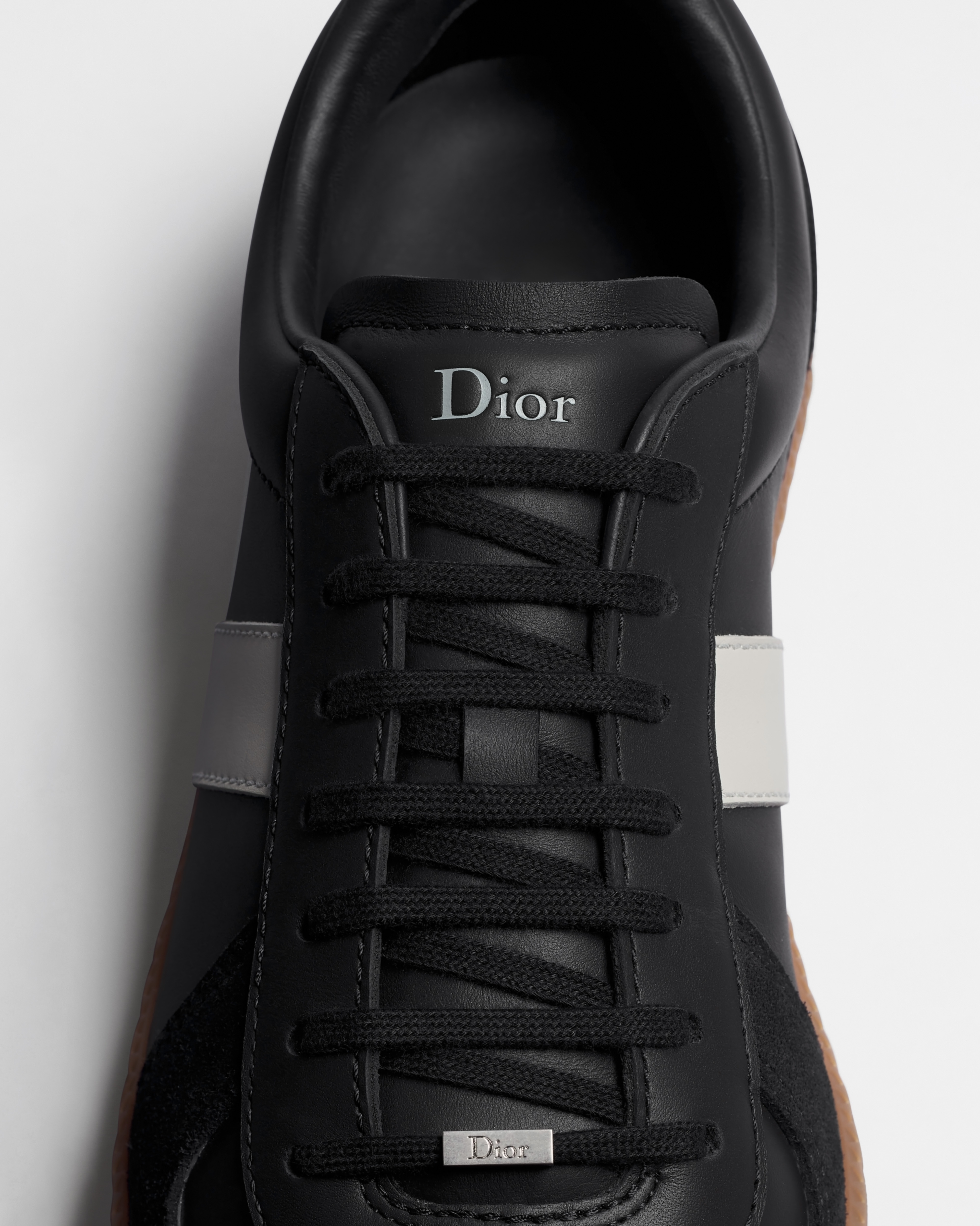 B01 Matchpoint-sneaker Zwart en wit soepel kalfsleer met zwart suède E09