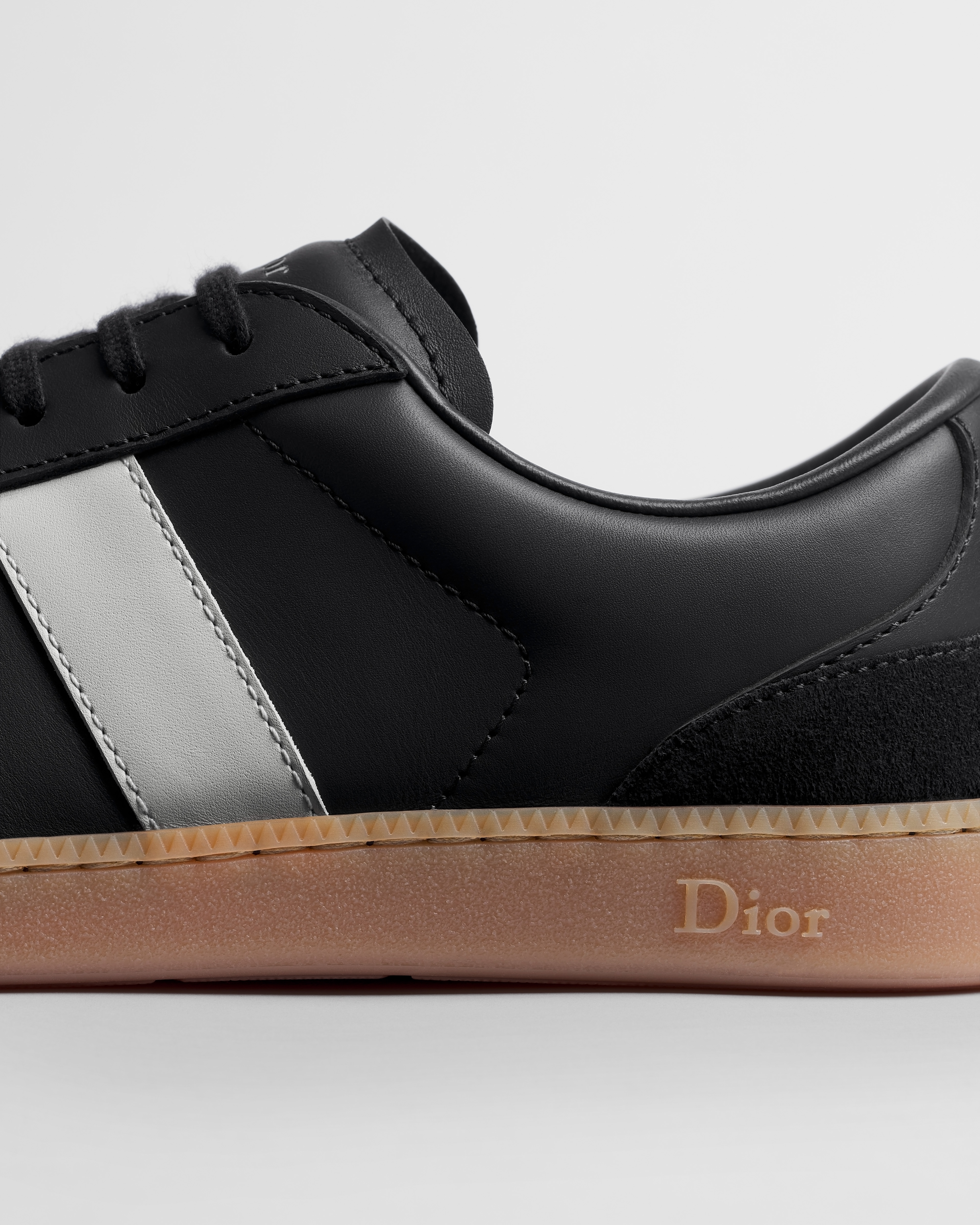 B01 Matchpoint-sneaker Zwart en wit soepel kalfsleer met zwart suède E10