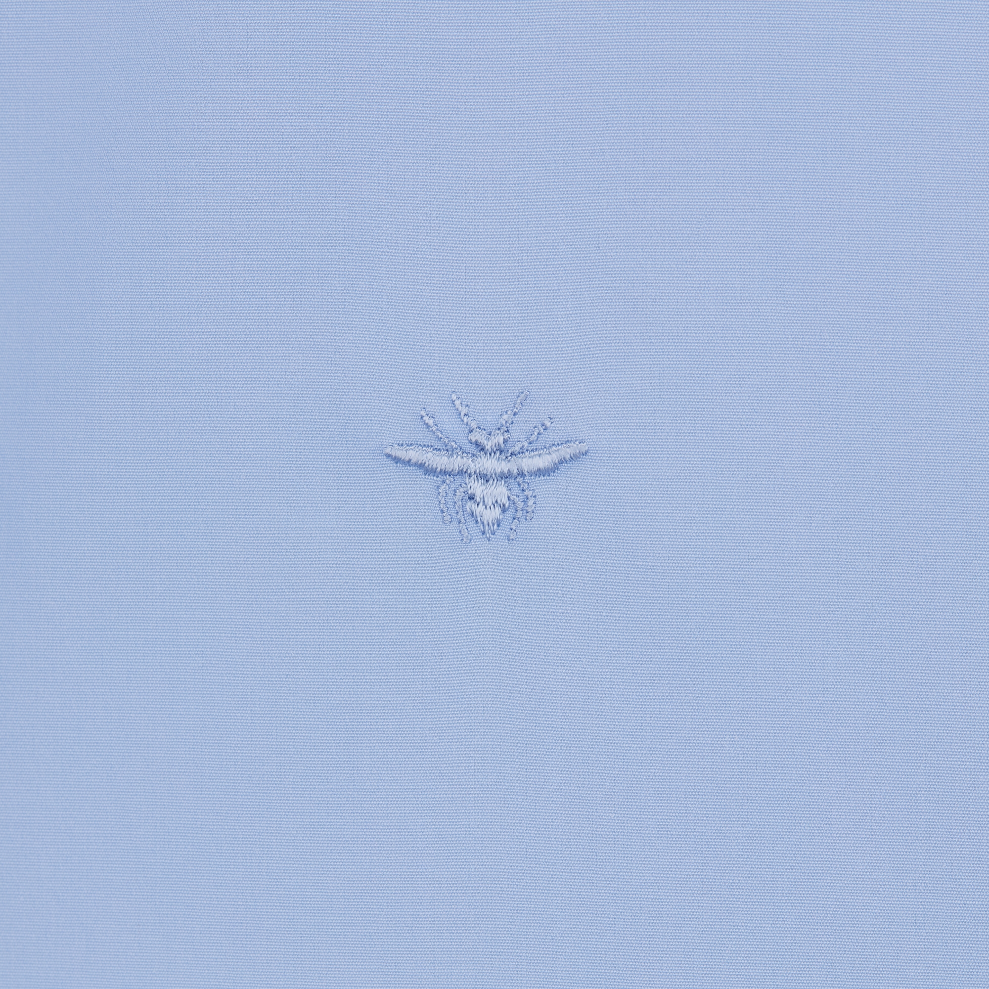 Camisa con bordado de abeja Popelina de algodón azul E09