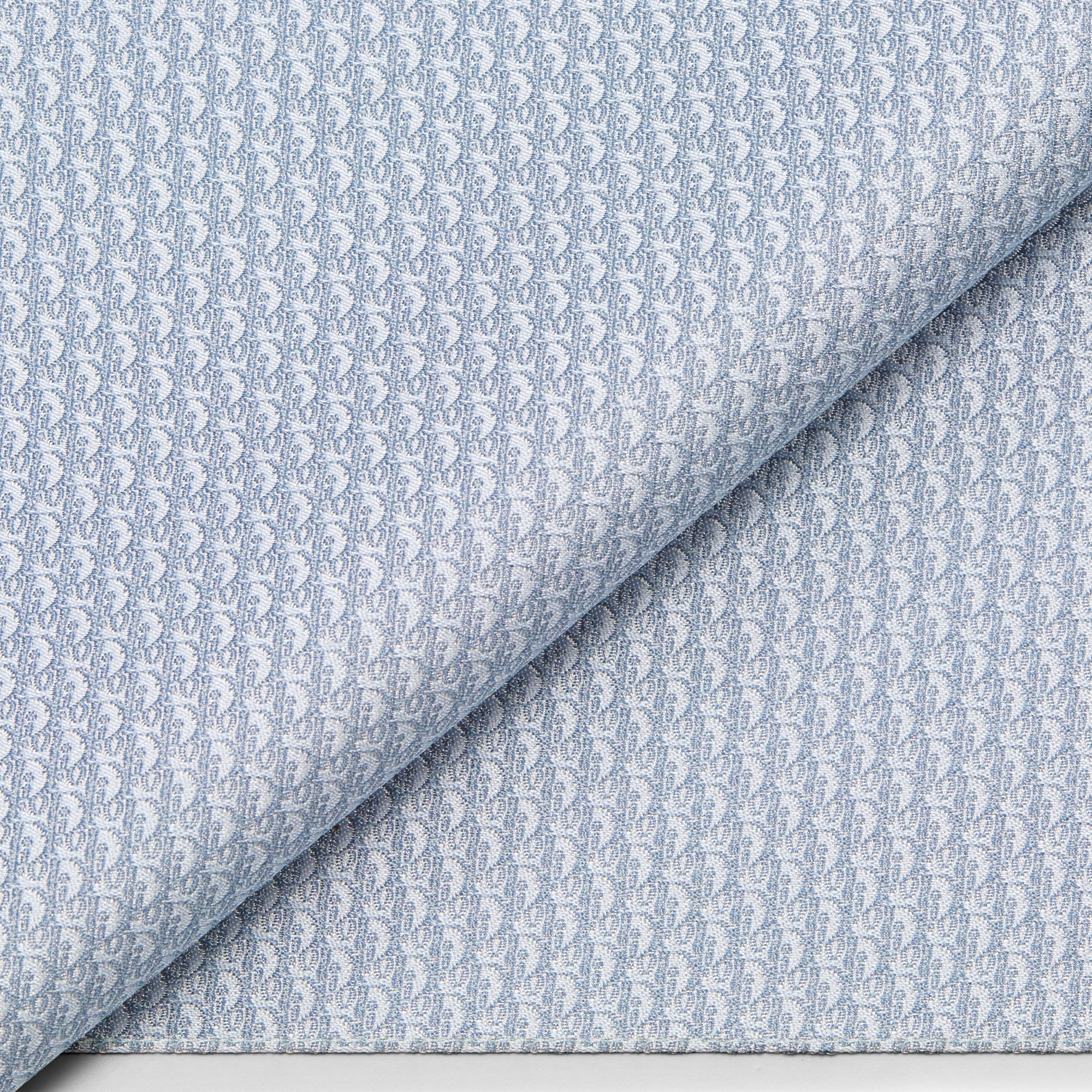 Cravate en soie tissée bleu ciel motif pied-de-poule bleu marine