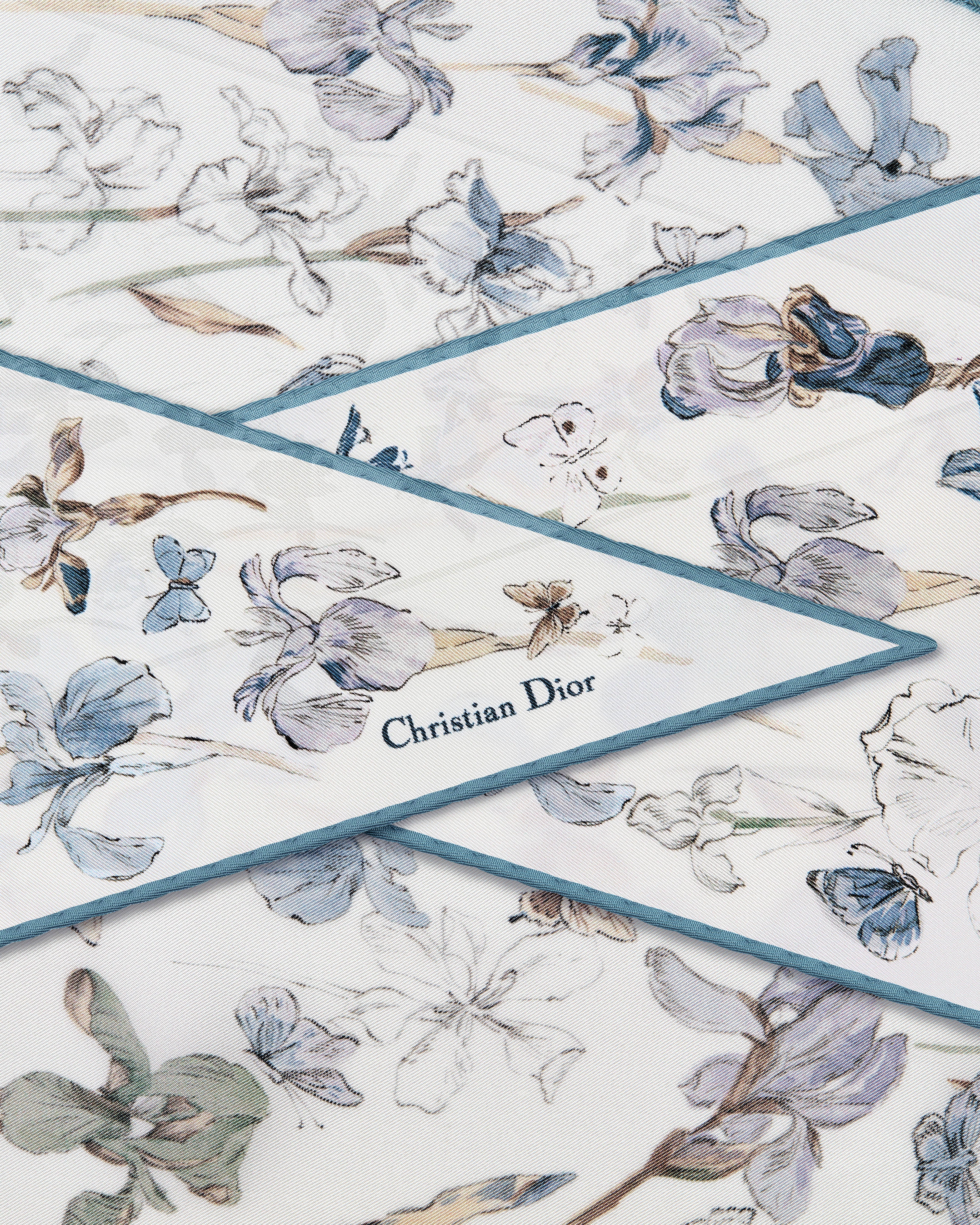 ผ้าพันคอ Dior Diamond รุ่น Iris ผ้าไหมทวิลล์สีขาวและสีอาเซอร์บลู E09