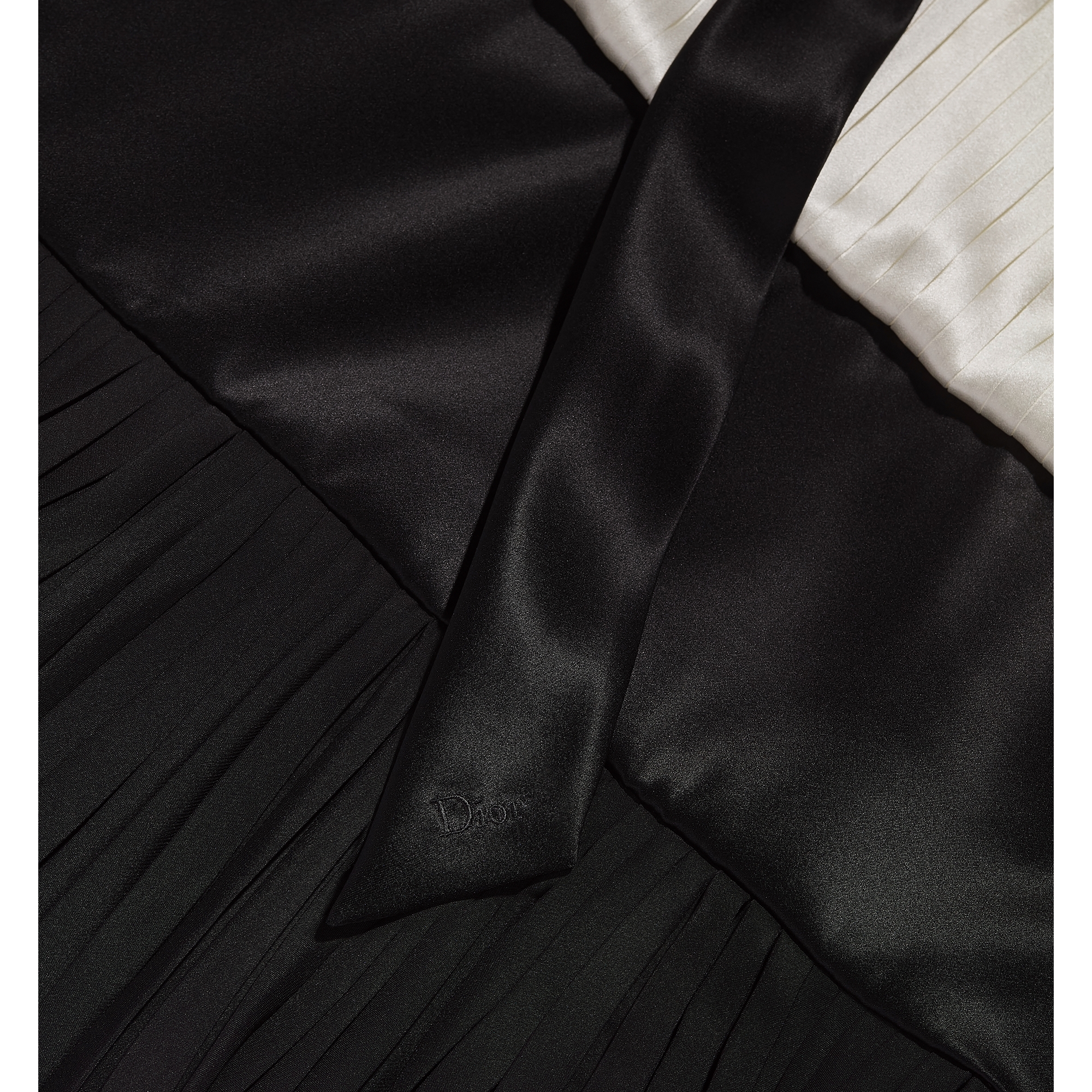 Belted Pleated Dress Black and White Silk Twill E10