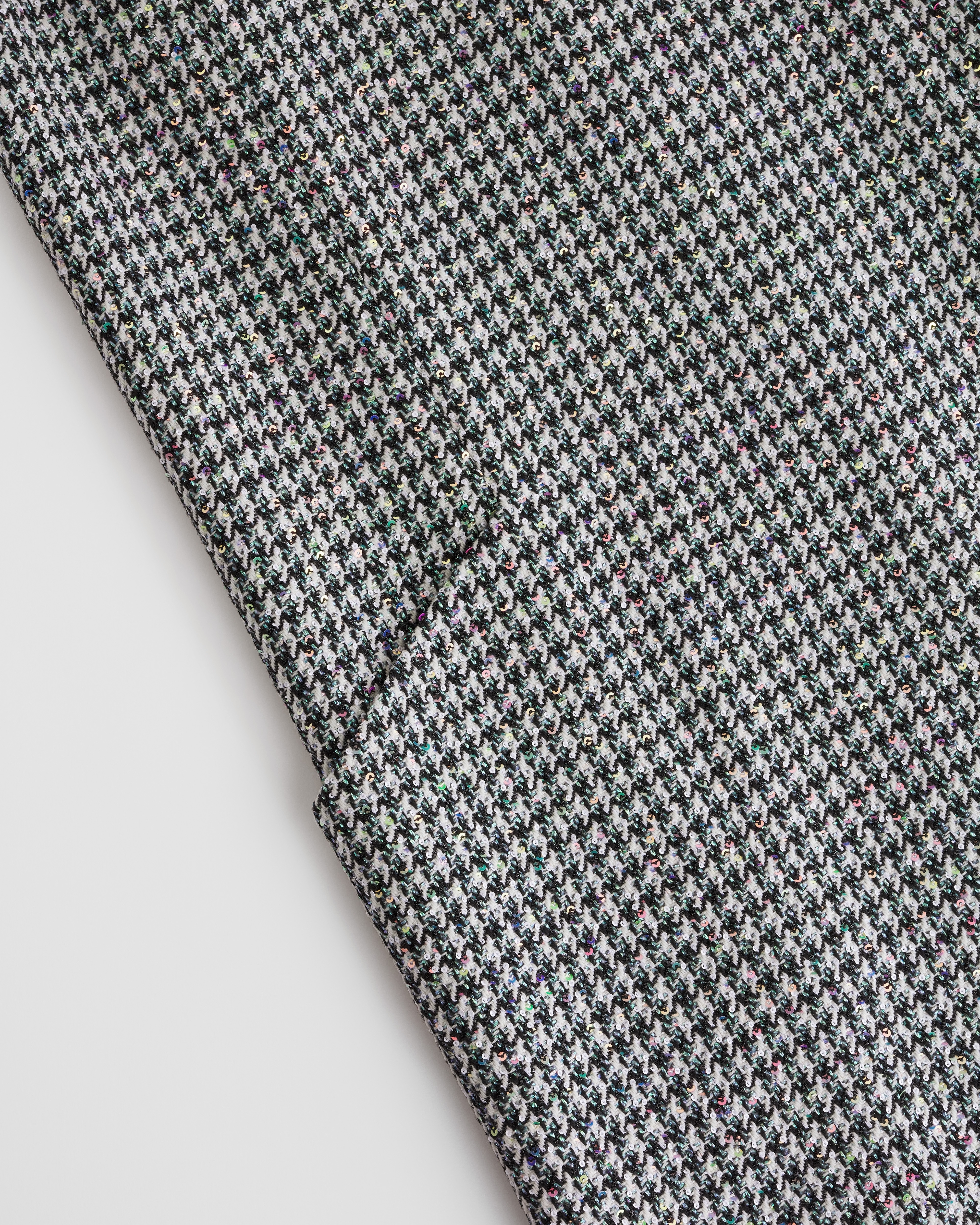 Abito dritto Misto lana vergine pied-de-poule nero e bianco con paillettes multicolori E10