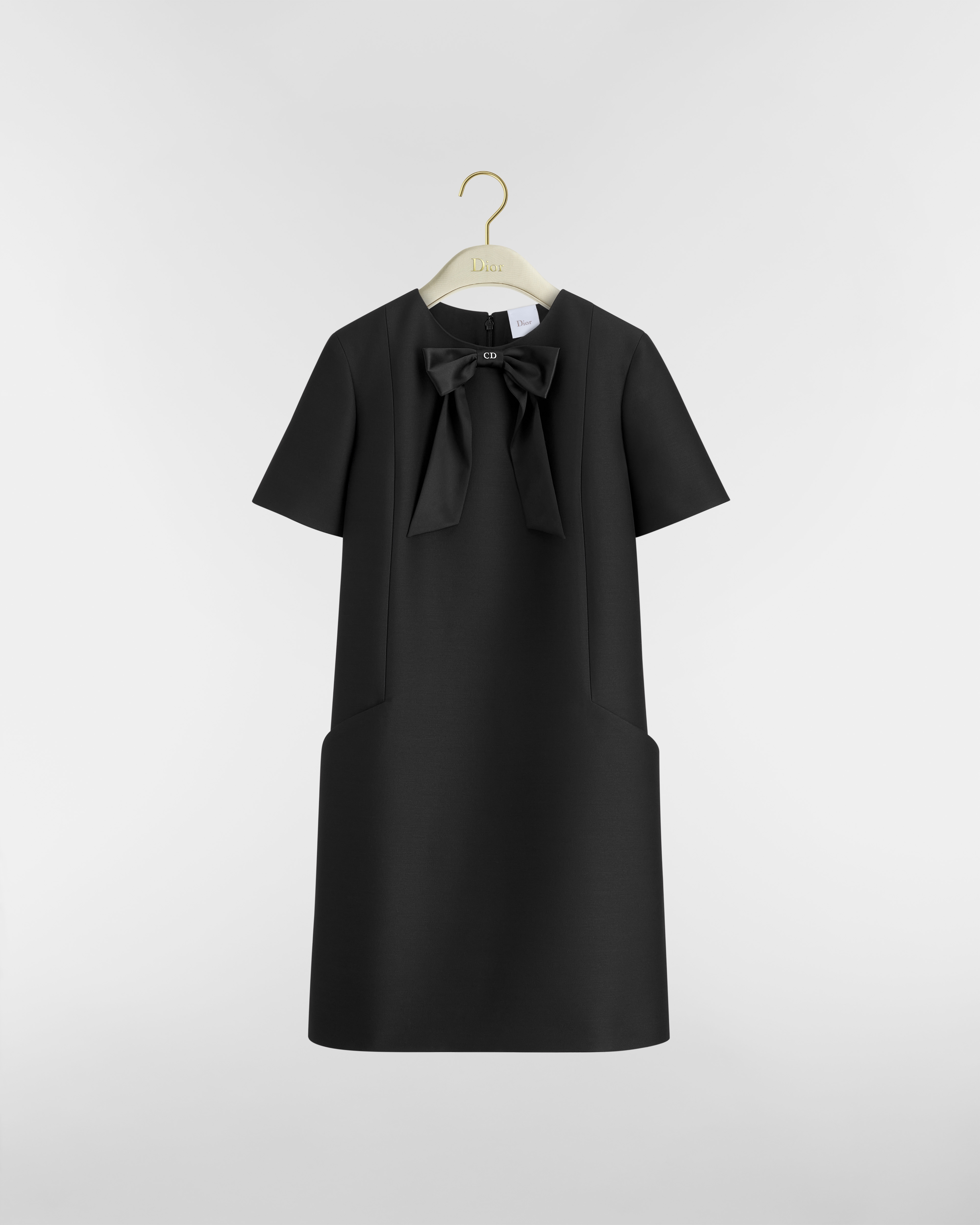 Vestido corto de corte recto Lana y seda negras E01