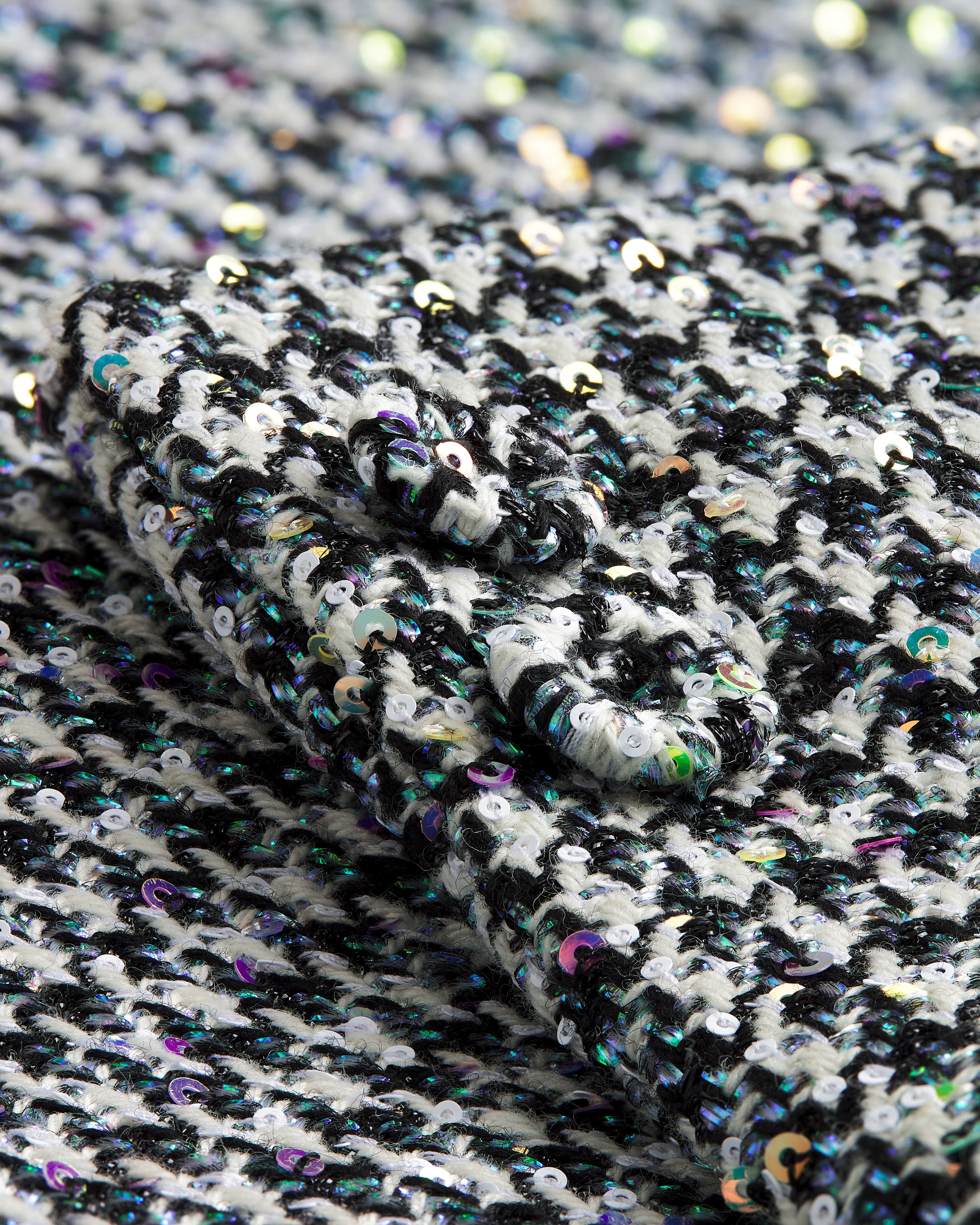 Taillierte Jacke Schurwollmischung in Schwarz und Weiß mit Hahnentrittmuster und Pailletten in mehreren Farben E10