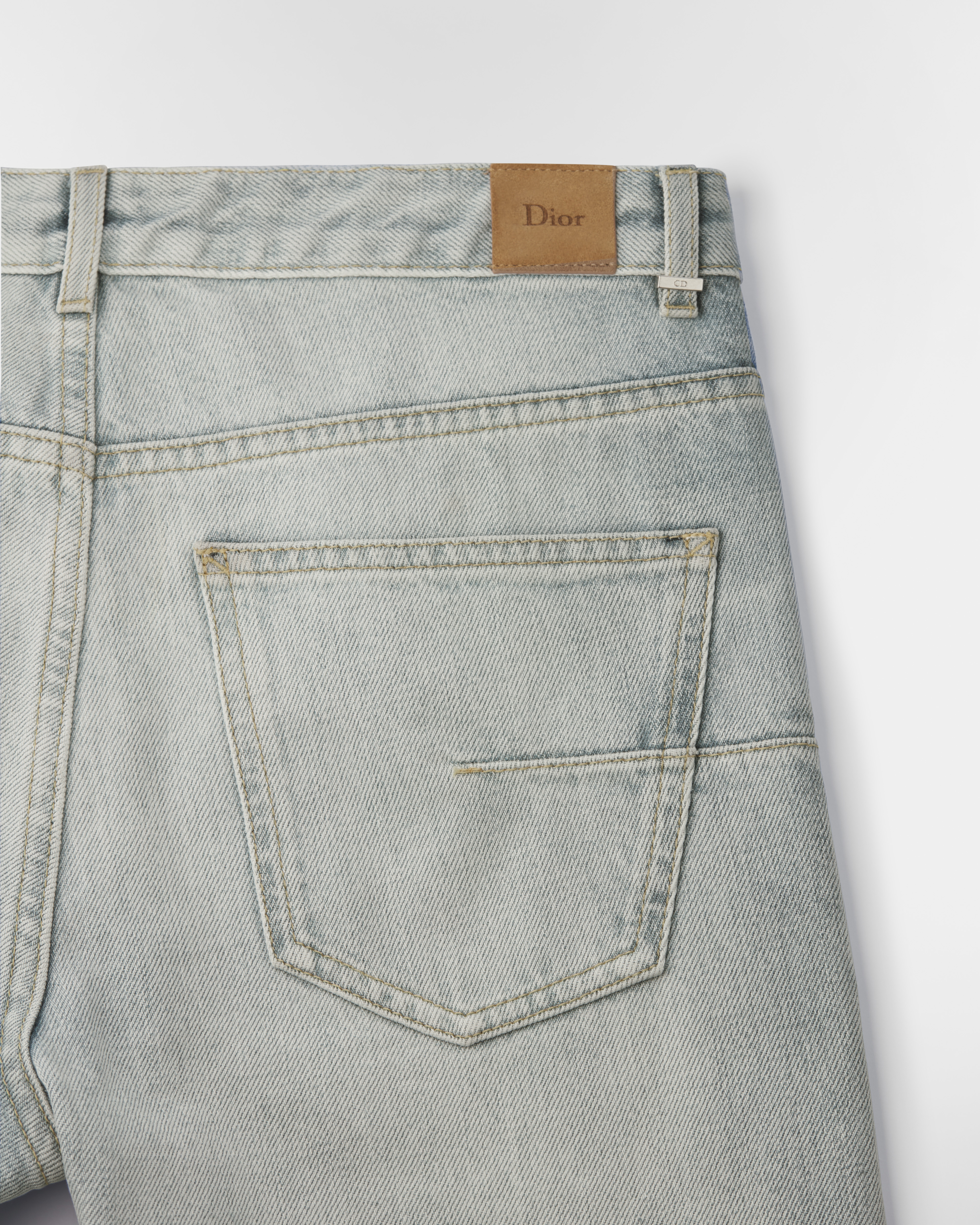 Jeans mit regulärer Passform und Umschlag Baumwolldenim in Hellblau E10