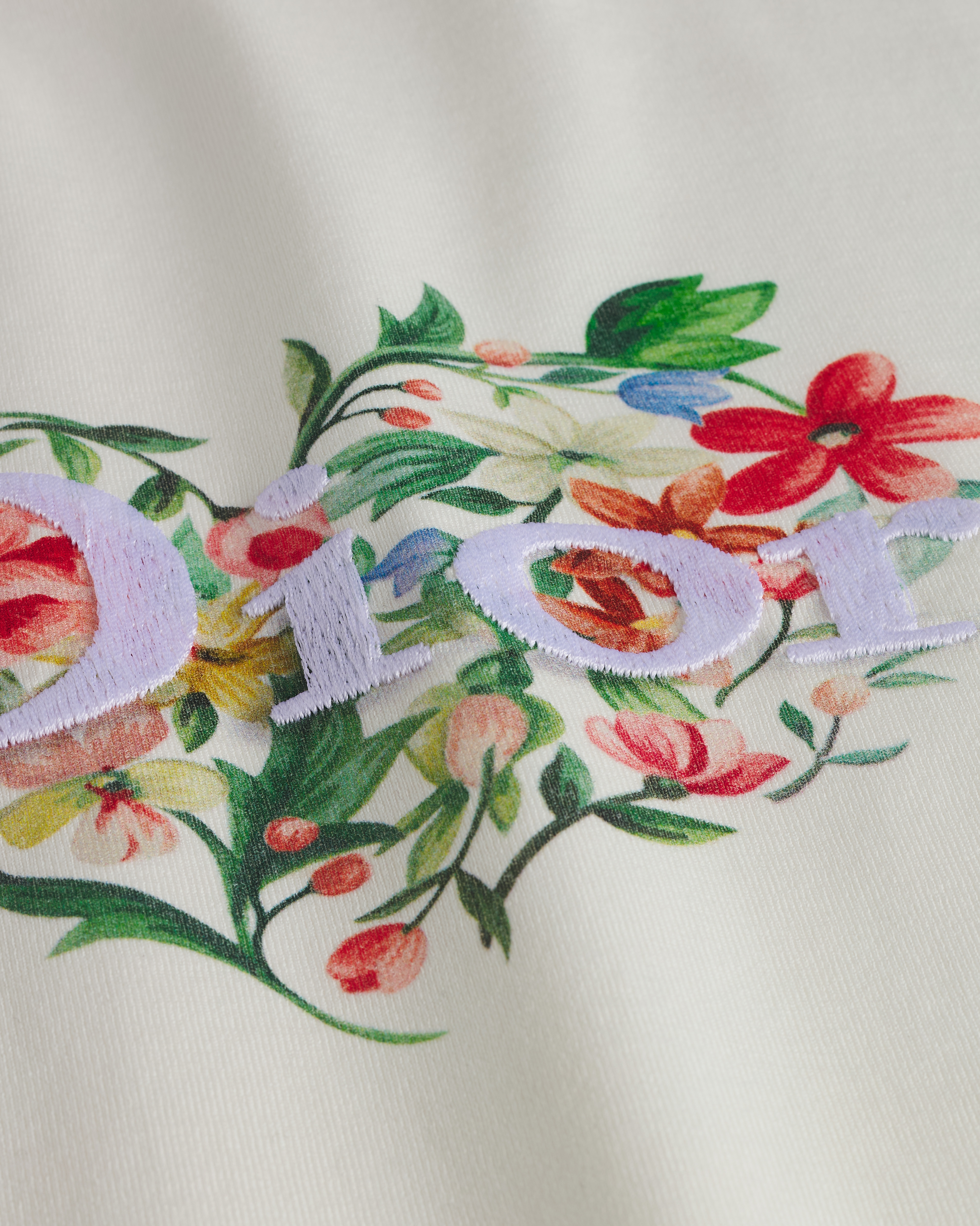 Dioramour Fitted T-Shirt White Cotton Jersey with Multicolor Floral Heart Motif E10