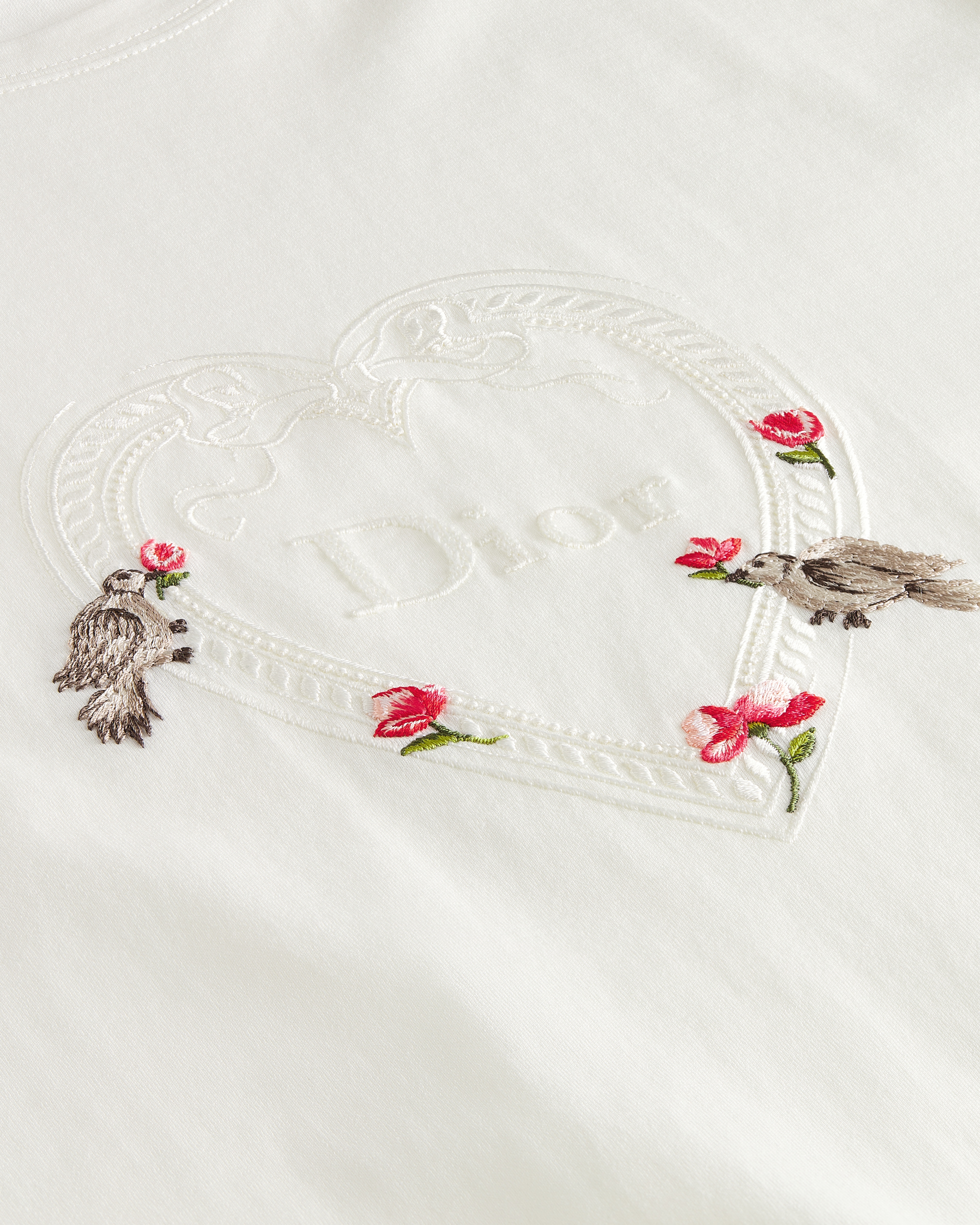 Dioramour Fitted T-Shirt White Cotton Jersey with Multicolor Doves & Roses Motif E09