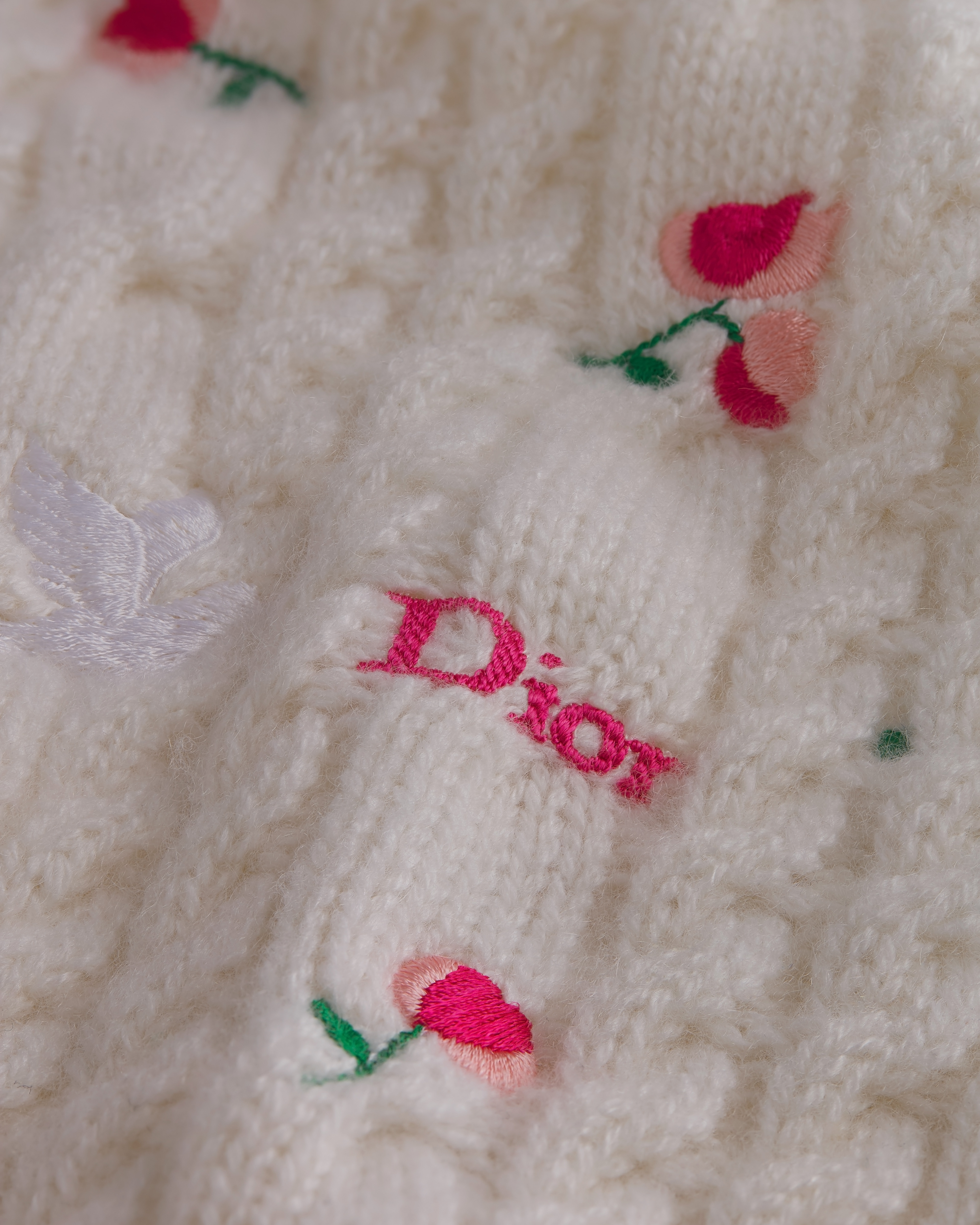 Dioramour Embroidered Cardigan Ecru Cashmere Cable-Knit with Multicolor Doves & Roses Motif E09