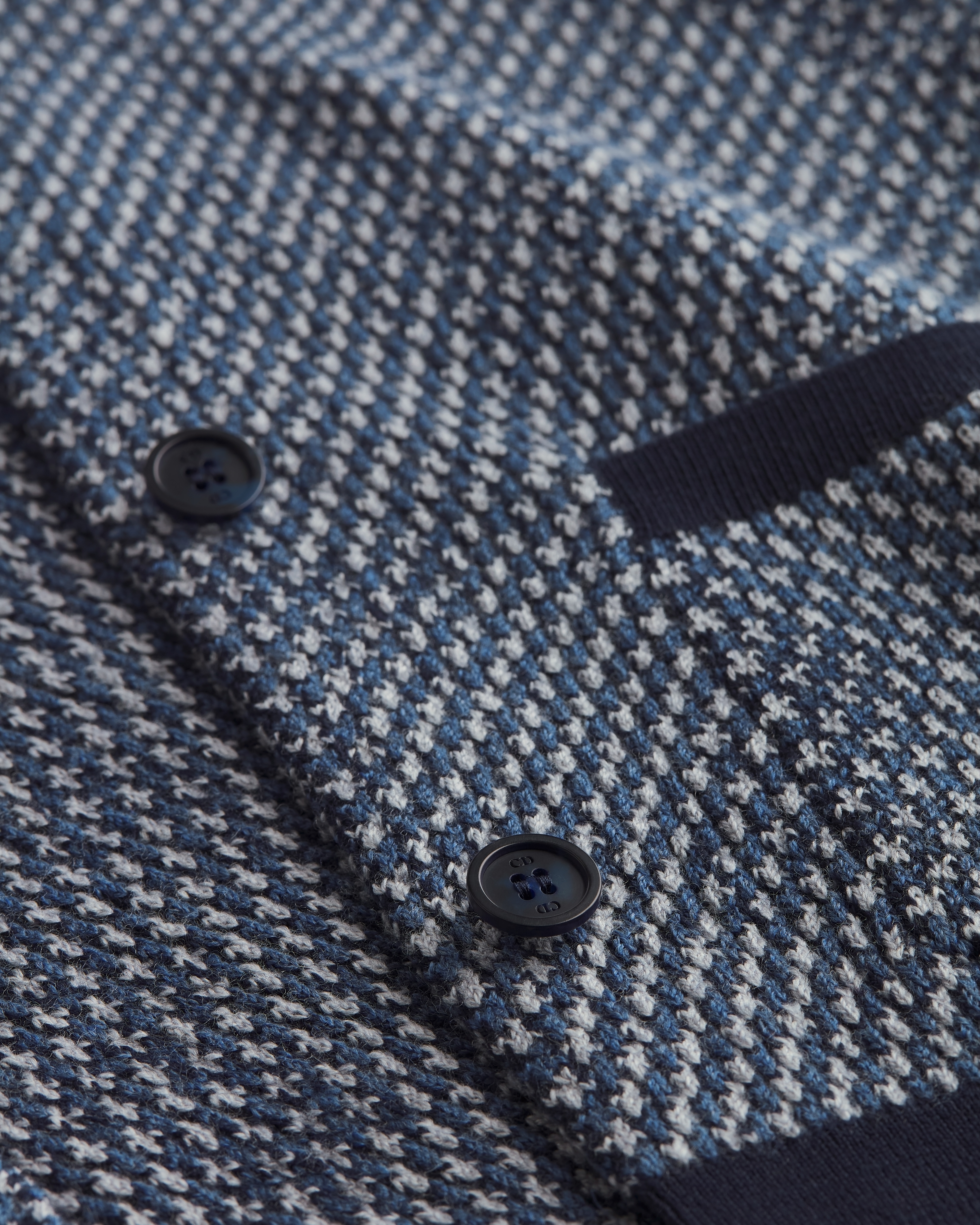 Cardigan Jacquard de laine bleu marine et blanc E09