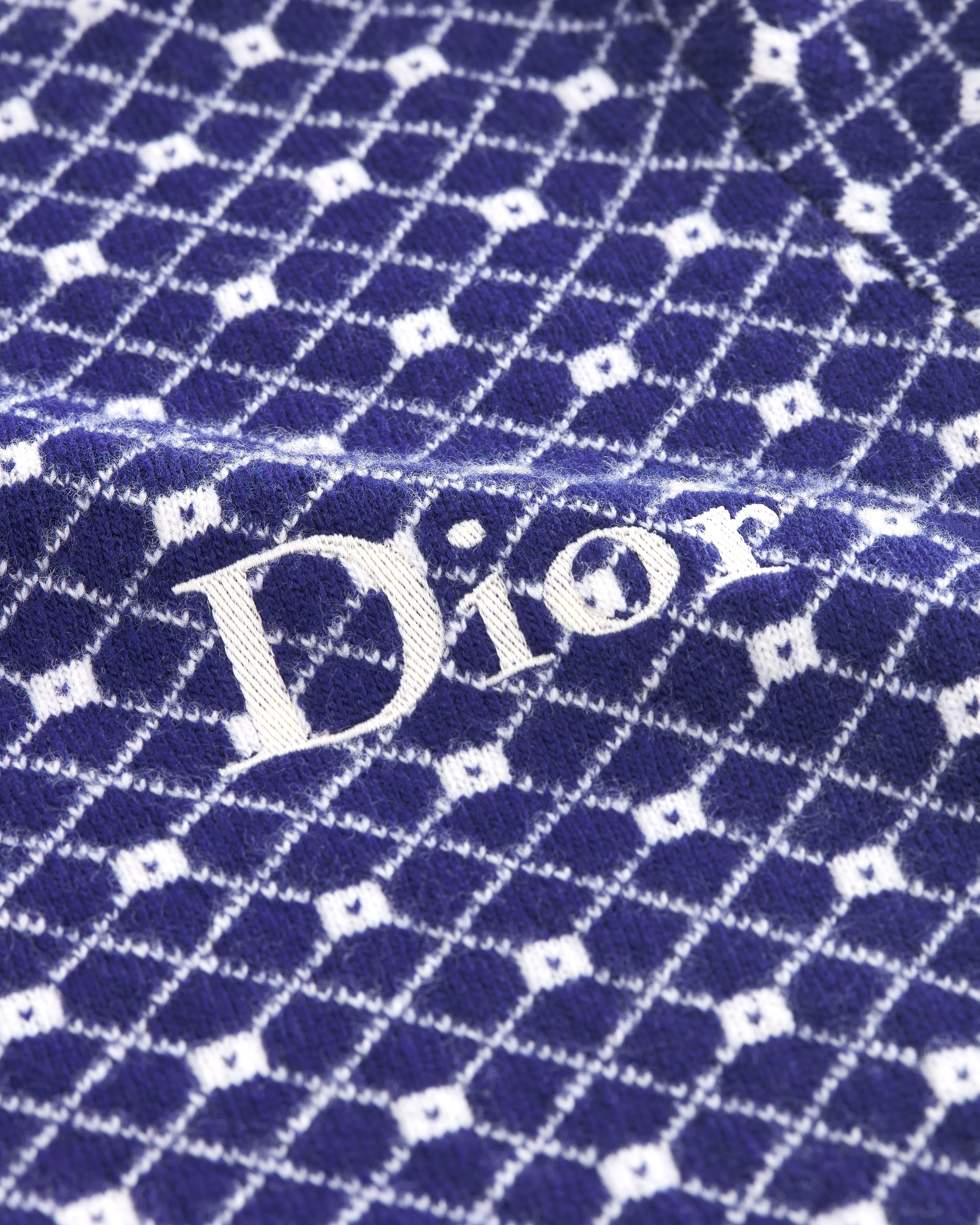 Suéter de manga corta Jacquard de mezcla de lana con motivo azul marino y blanco E09