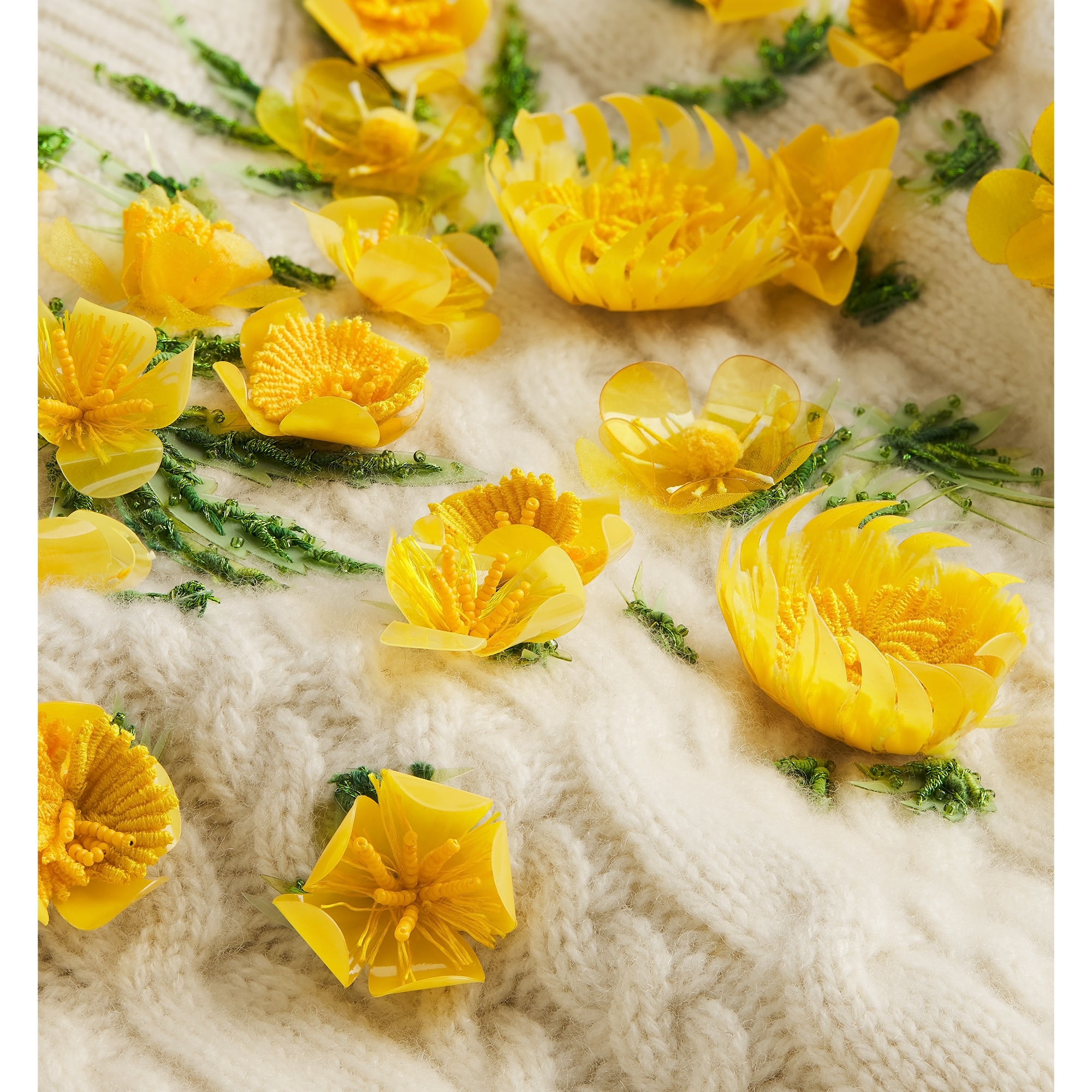 Embroidered Sweater Ecru Cashmere Cable-Knit with Three-Dimensional Dior Buttercup Flowers E09