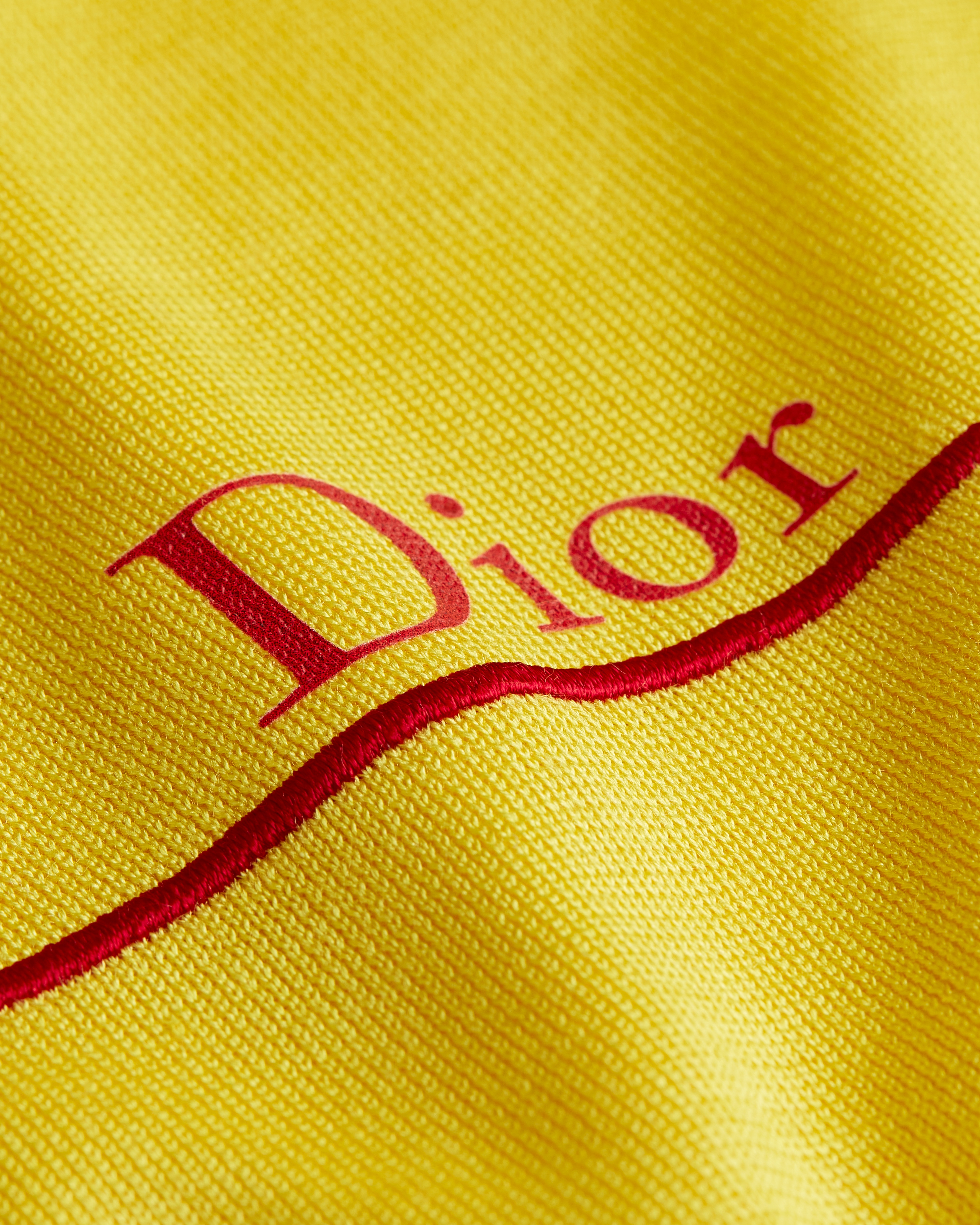 Book Cover Short-Sleeved Sweater Yellow and Red Silk Knit E09