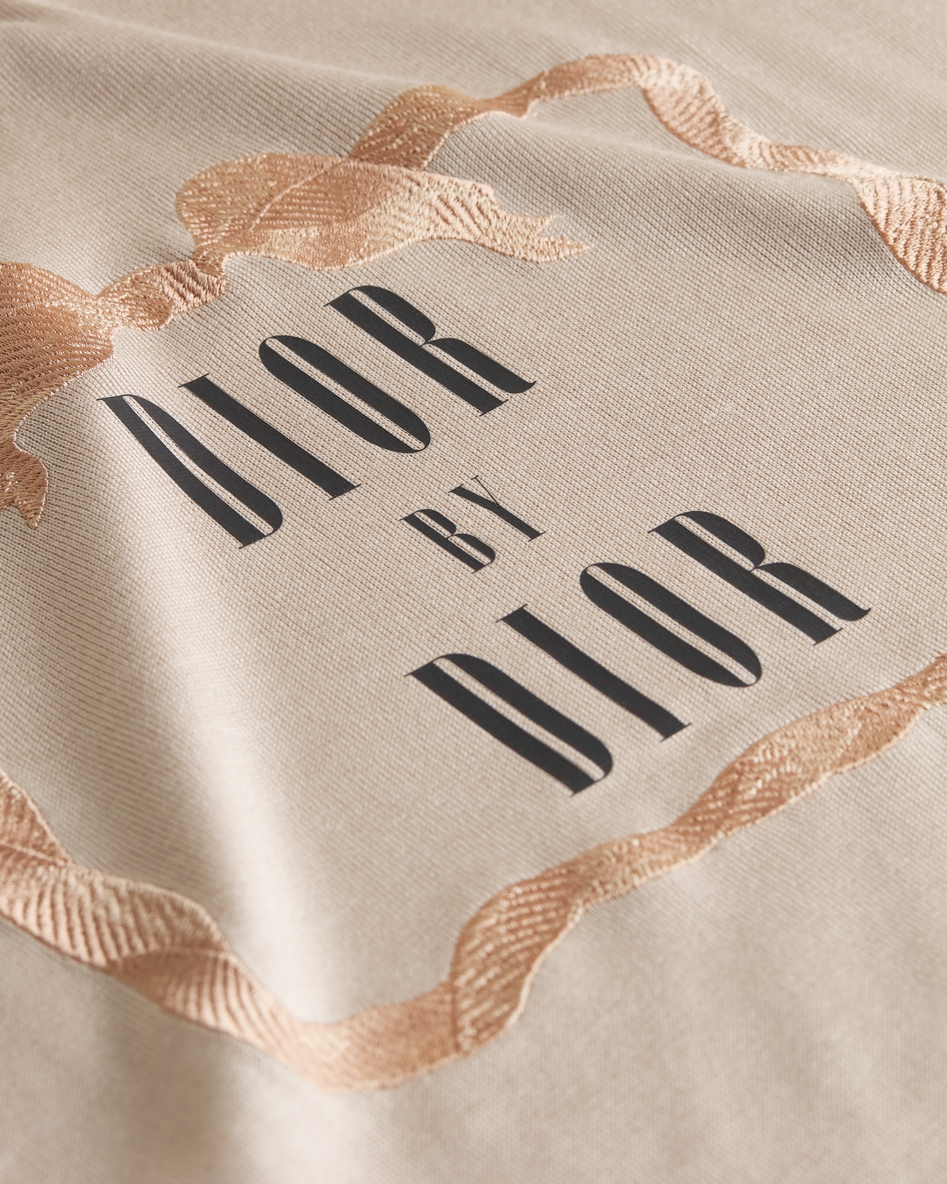 Pull Book Cover Maille de soie beige et noire E09