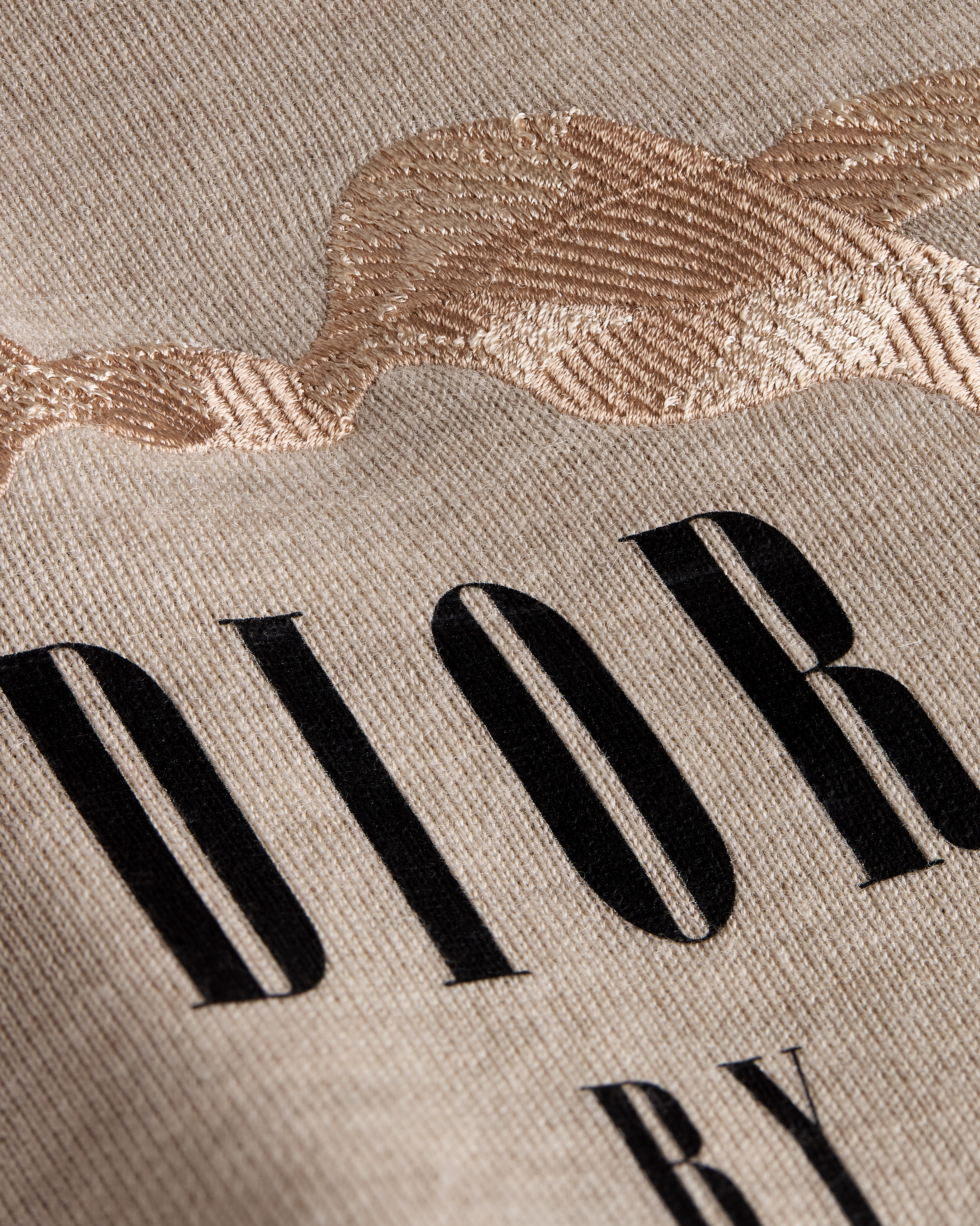 Book Cover Kapuzenpullover Kaschmir- und Seidenmischung in Beige und Schwarz E10