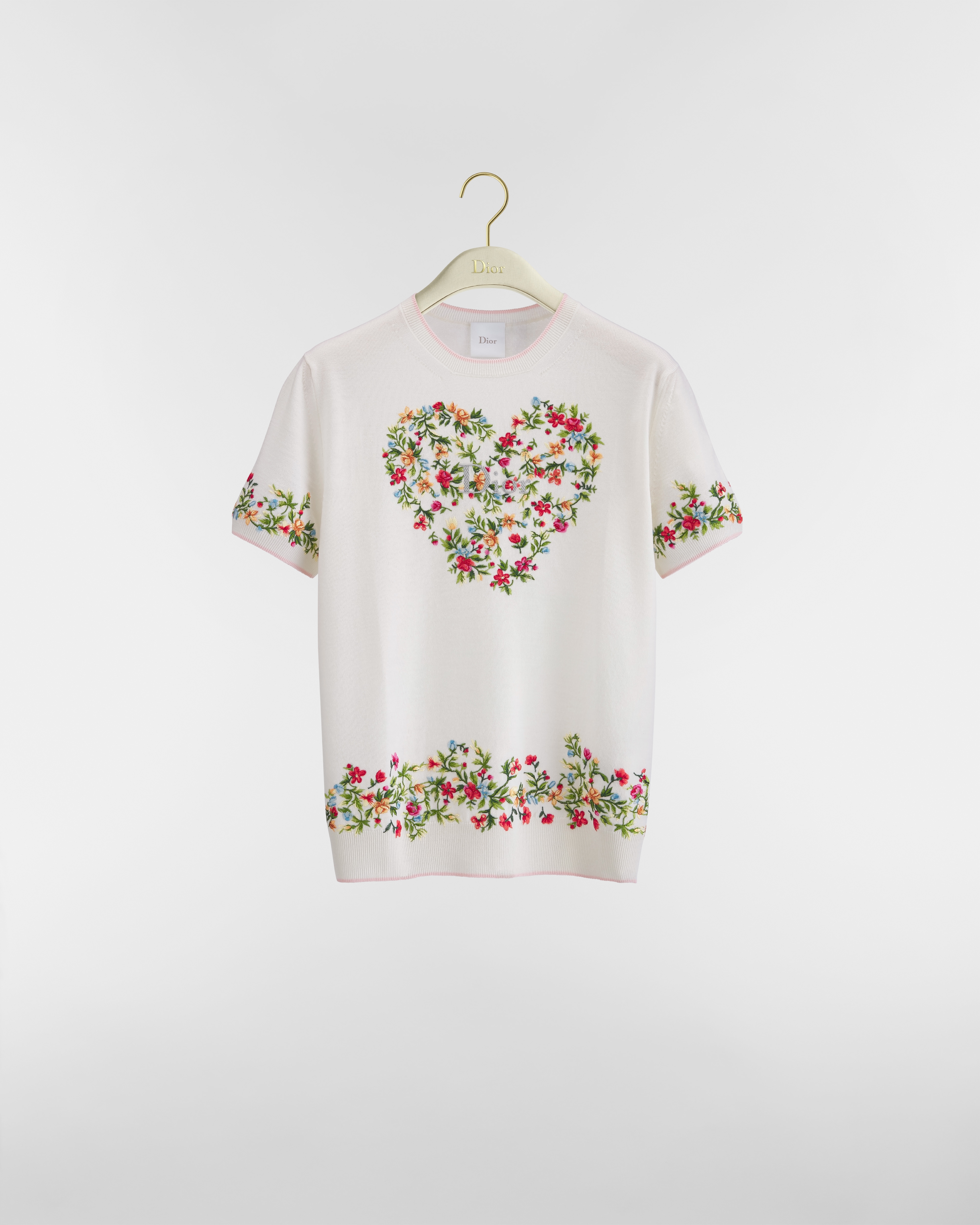 Geborduurde trui met korte mouwen uit de Dioramour-lijn Gebreid van witte scheerwol met veelkleurig Floral Heart-motief E01