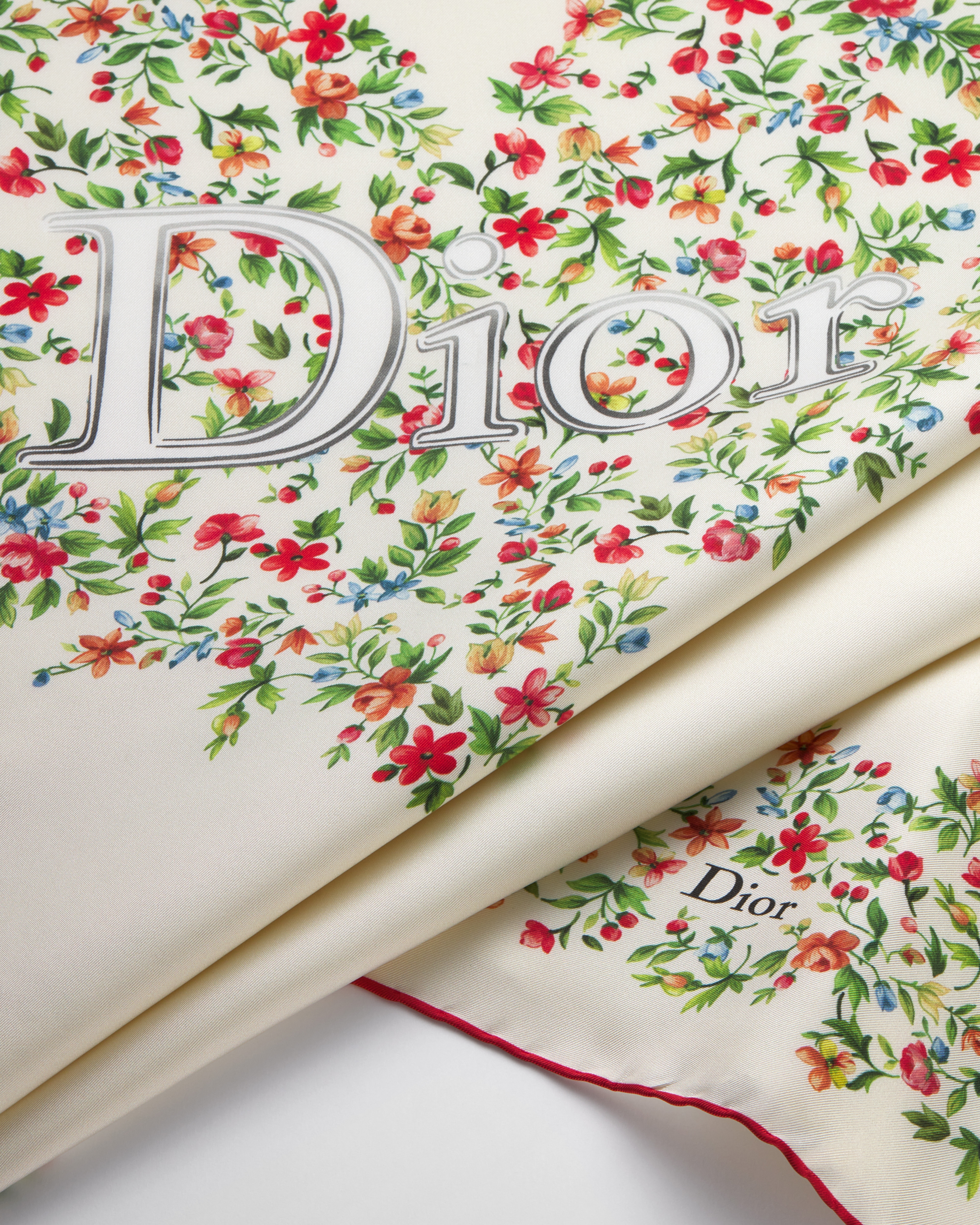 Dioramour Floral Heart 90 スクエアスカーフ シルクツイル E09