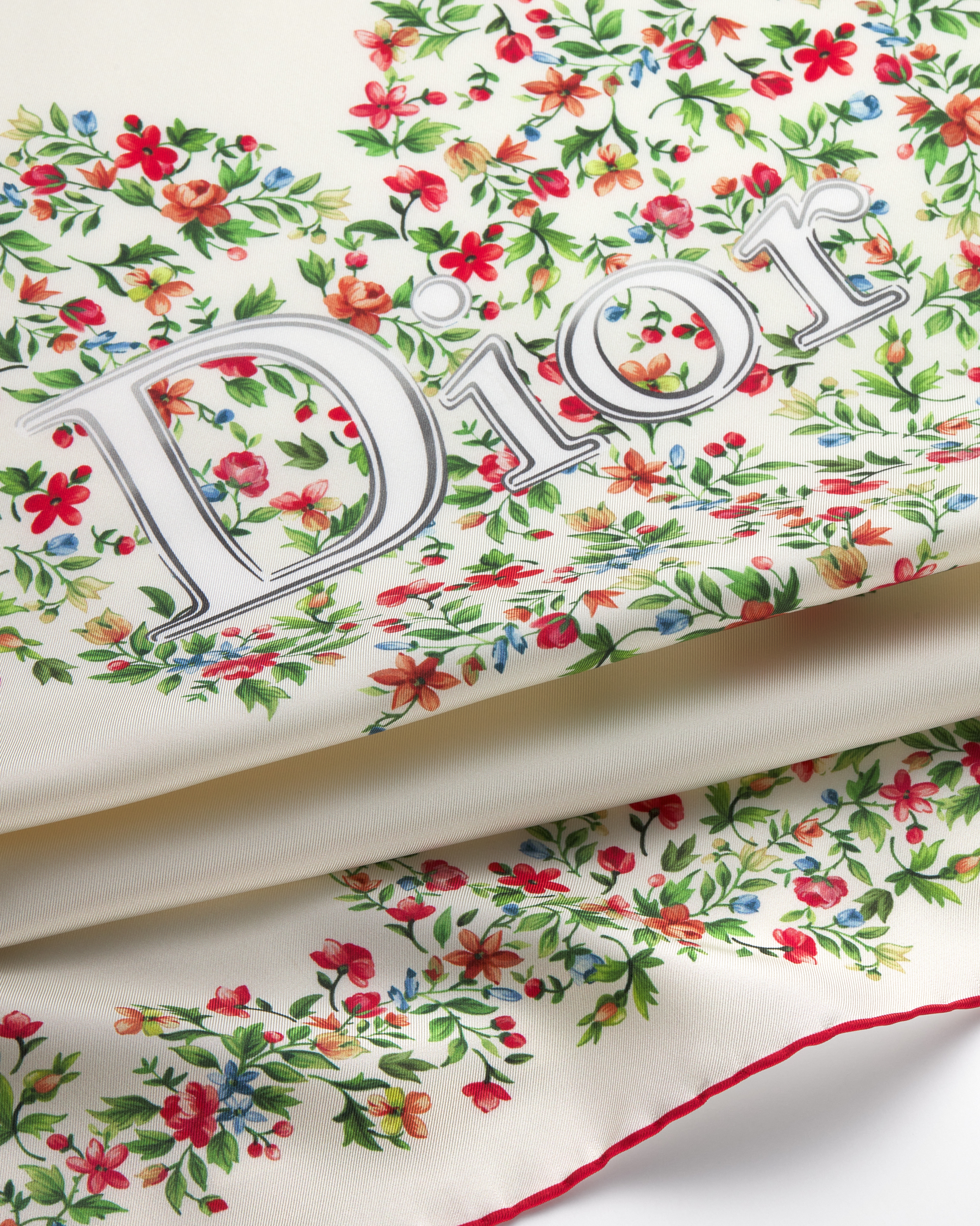 Dioramour Floral Heart 90 スクエアスカーフ シルクツイル E10