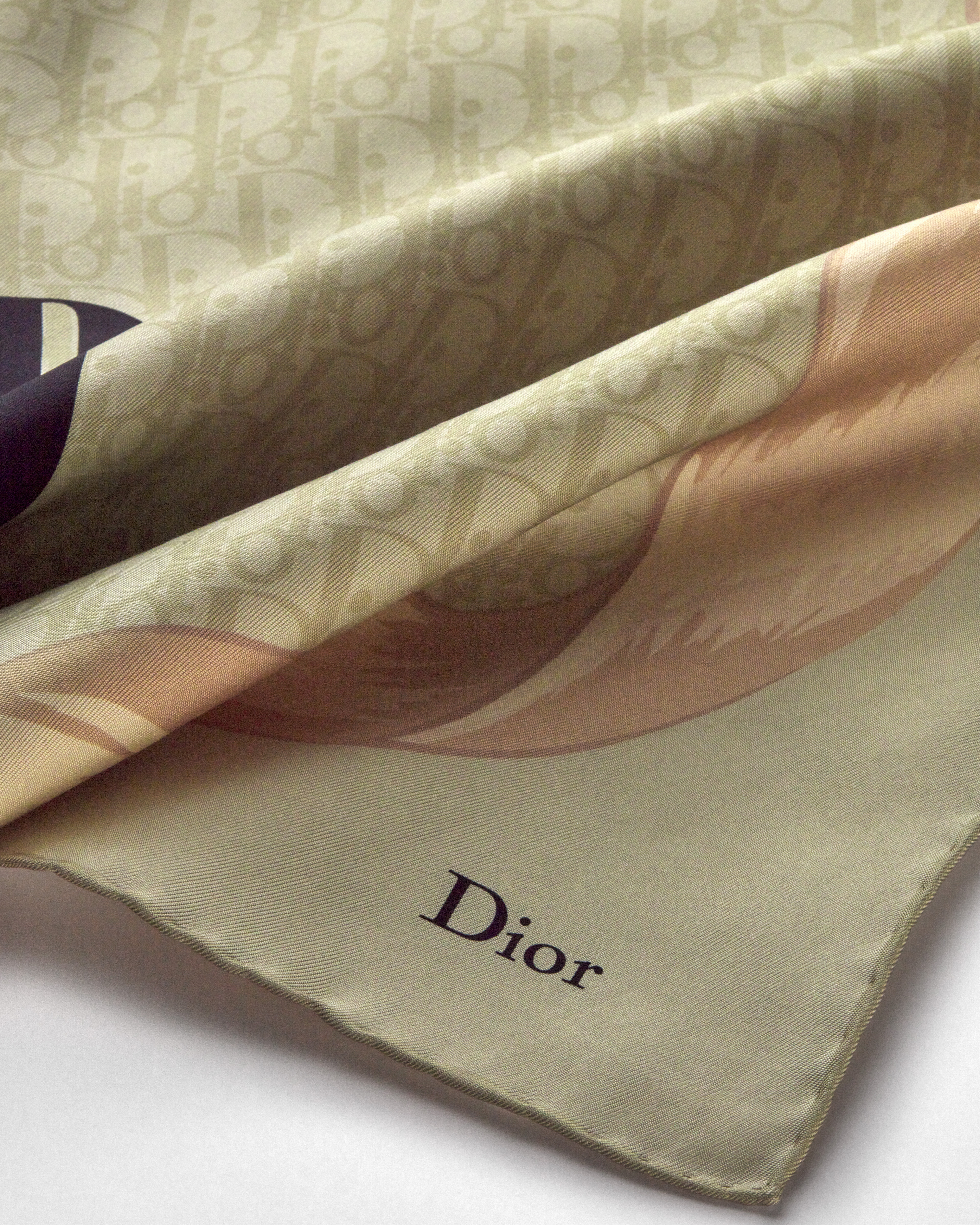 Book Cover 70 方巾 米色和黑色真絲斜紋布 E10