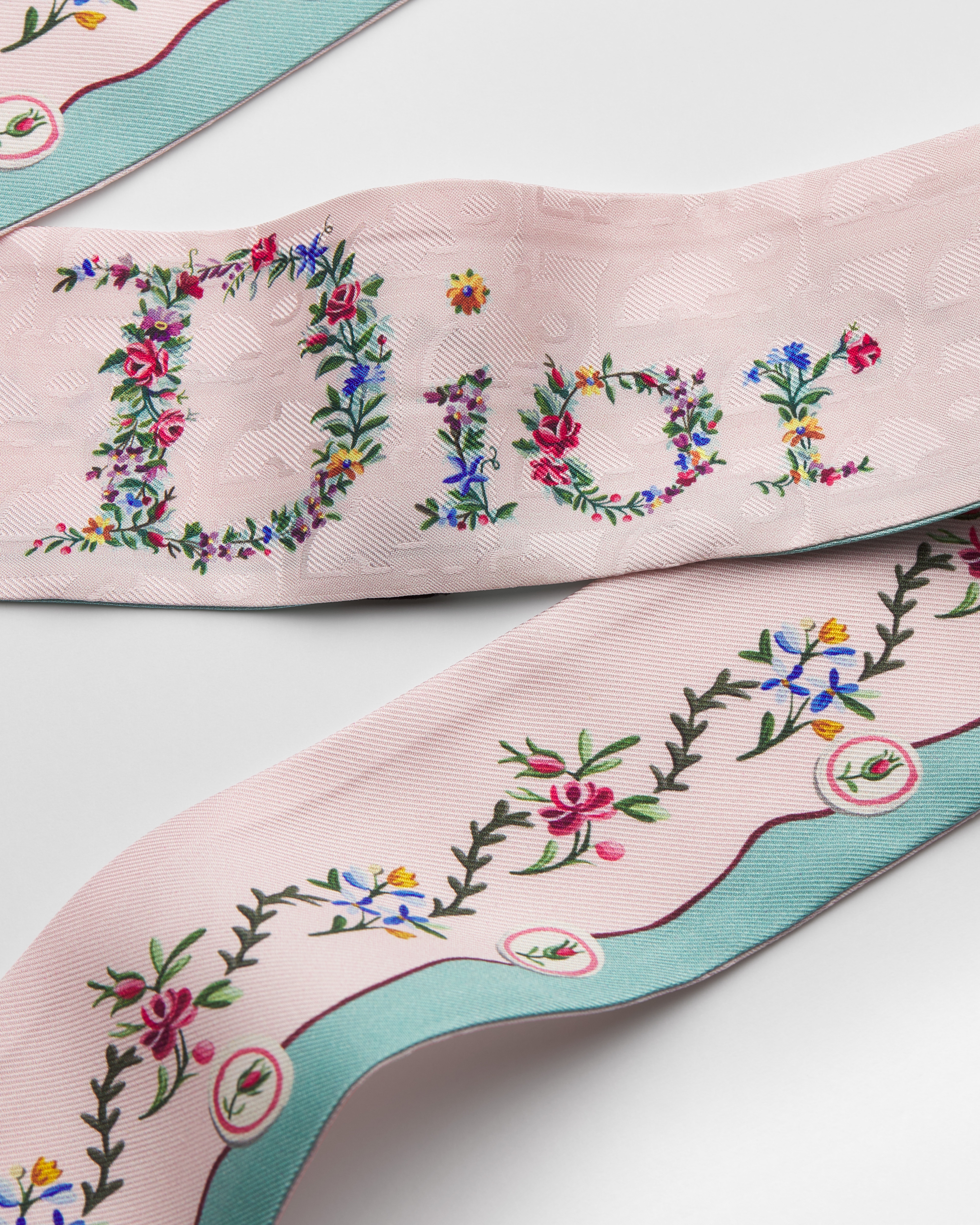 Dioramour Revolution Flowers Mitzah-Schal Seidentwill in Rosa/mehreren Farben E09