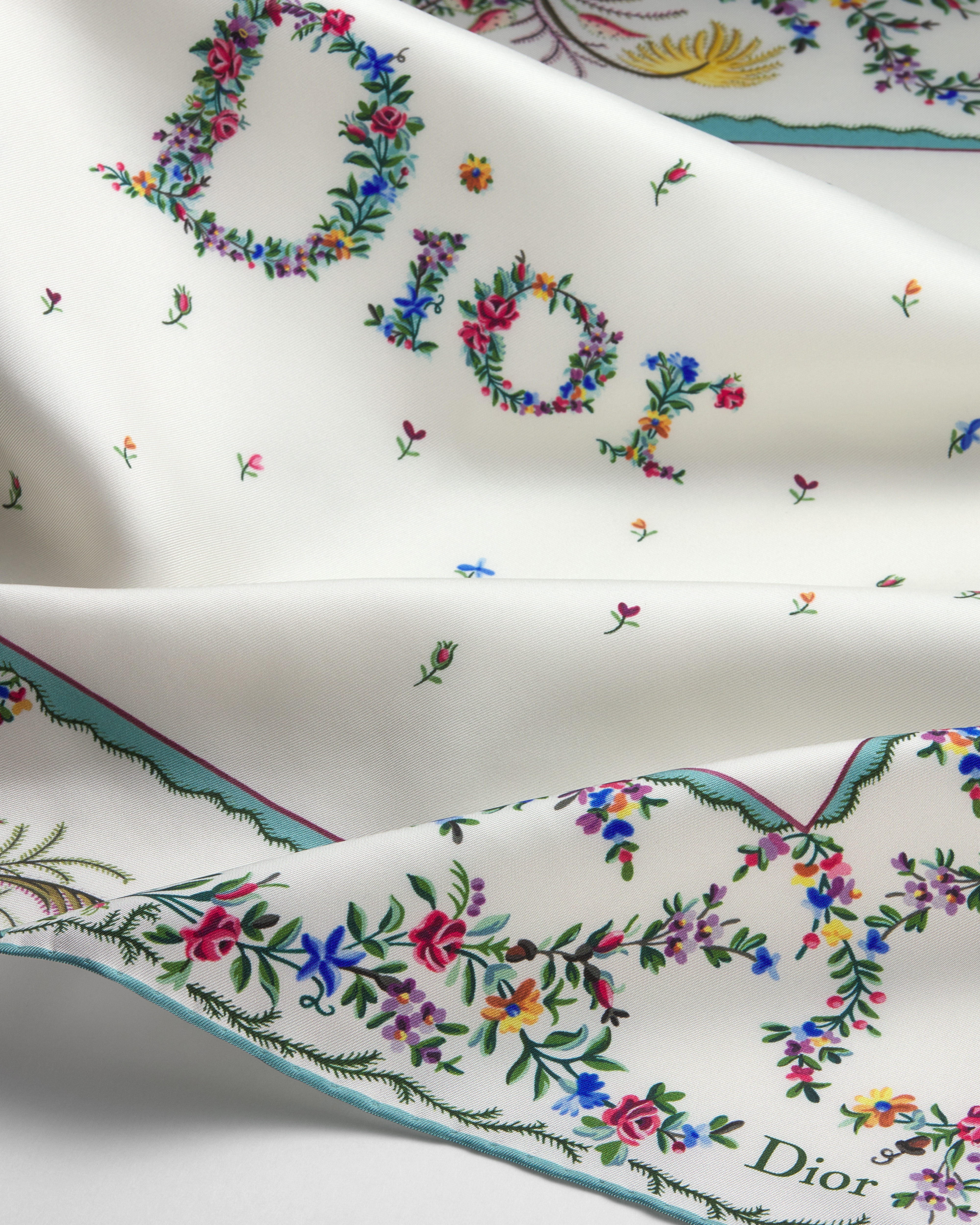 Quadratisches Dioramour Revolution Flowers 70 Tuch Seidentwill in Weiß/mehreren Farben E09