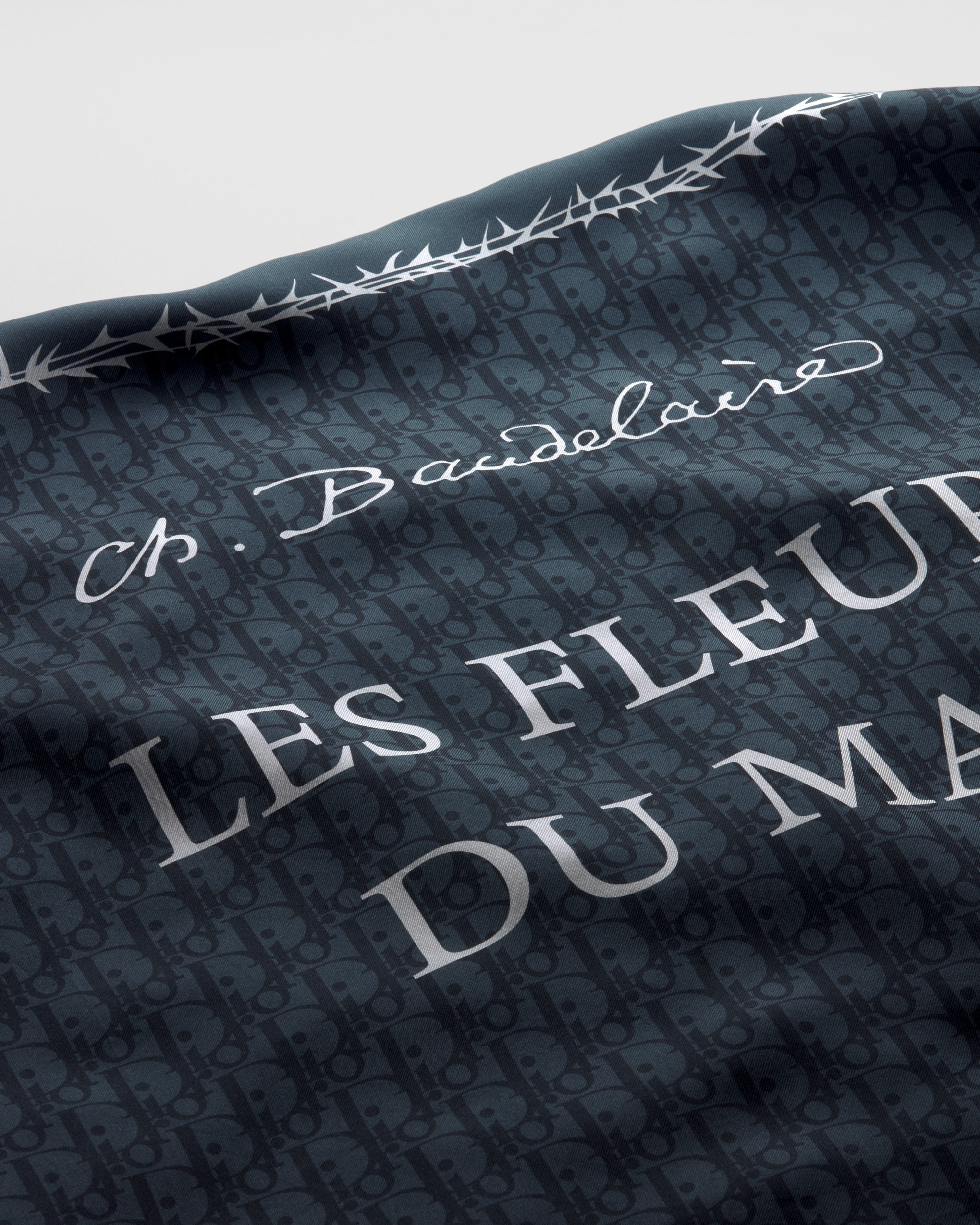 Quadratisches Book Cover 70 Tuch Seidentwill in Blau und Weiß E09