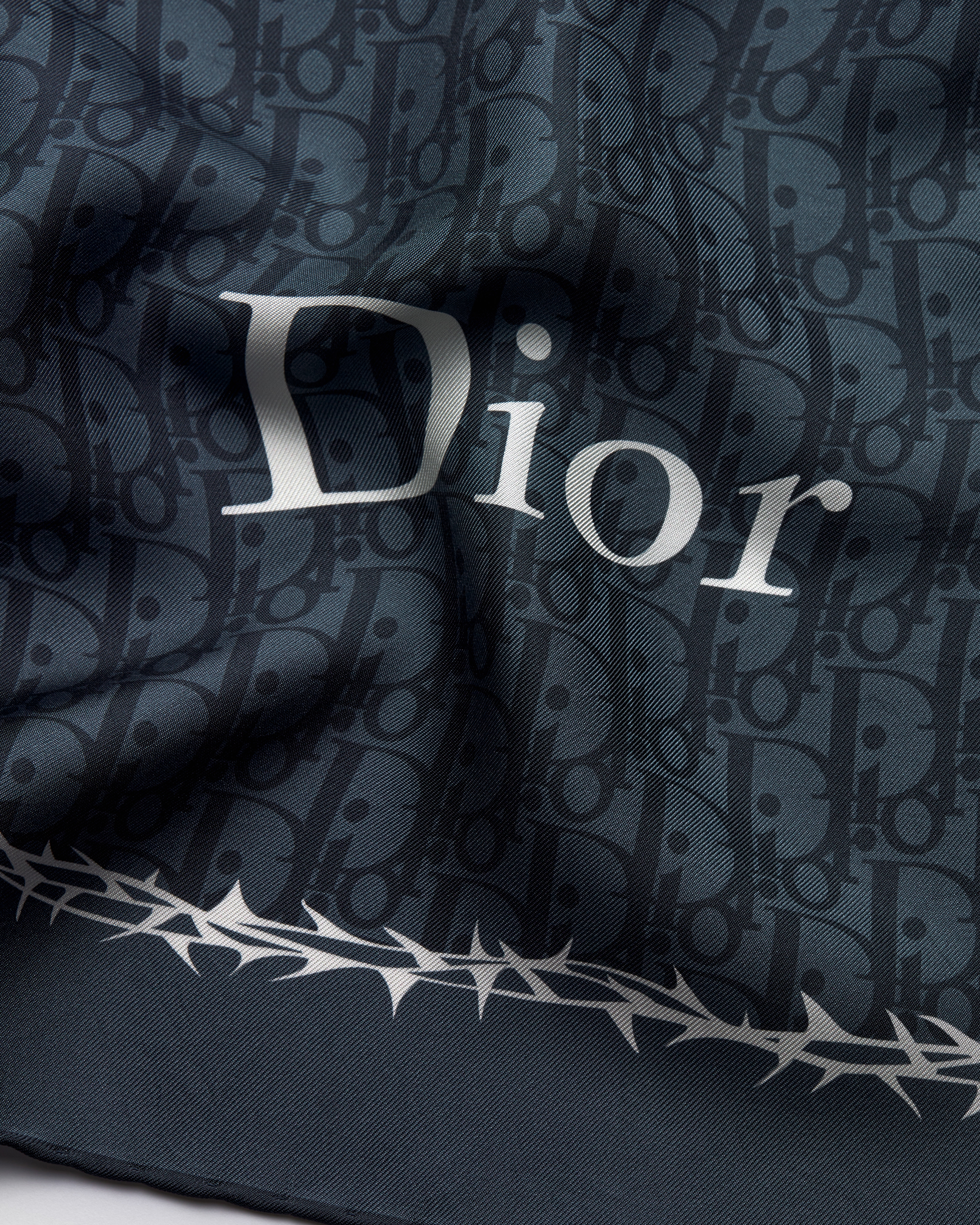 Quadratisches Book Cover 70 Tuch Seidentwill in Blau und Weiß E10