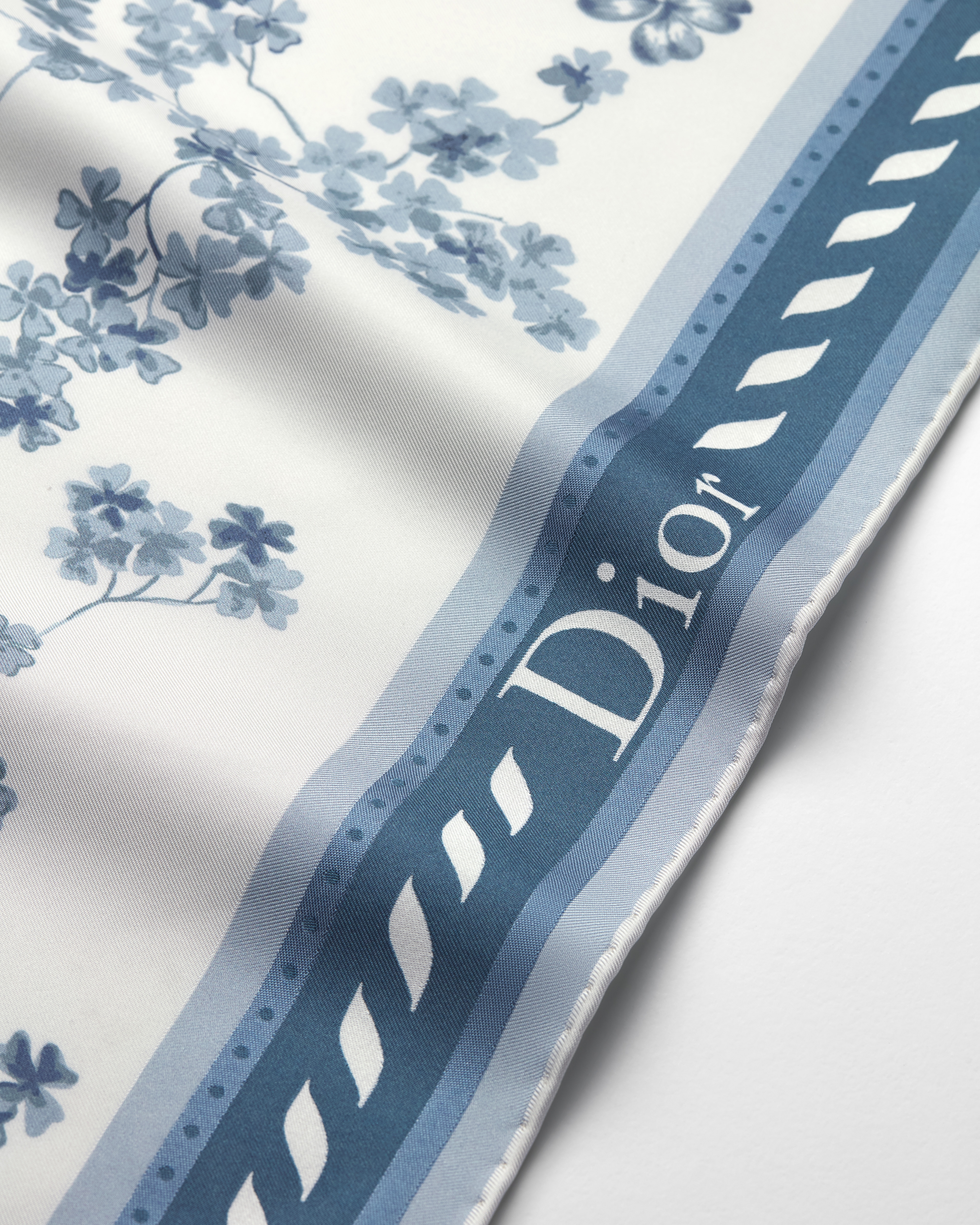 Toile de Jouy Clover 90 Square Scarf