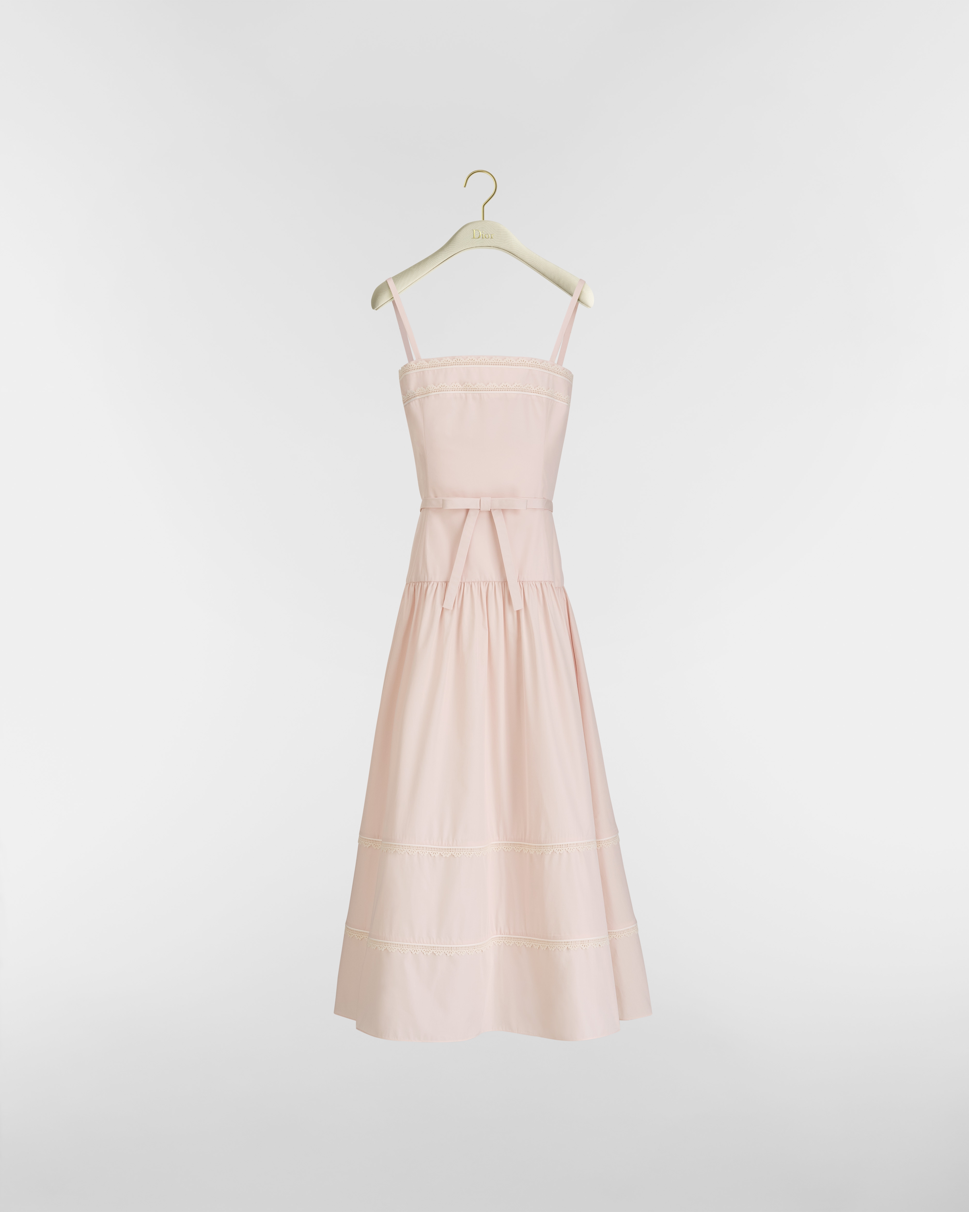 Robe mi-longue évasée ceinturée