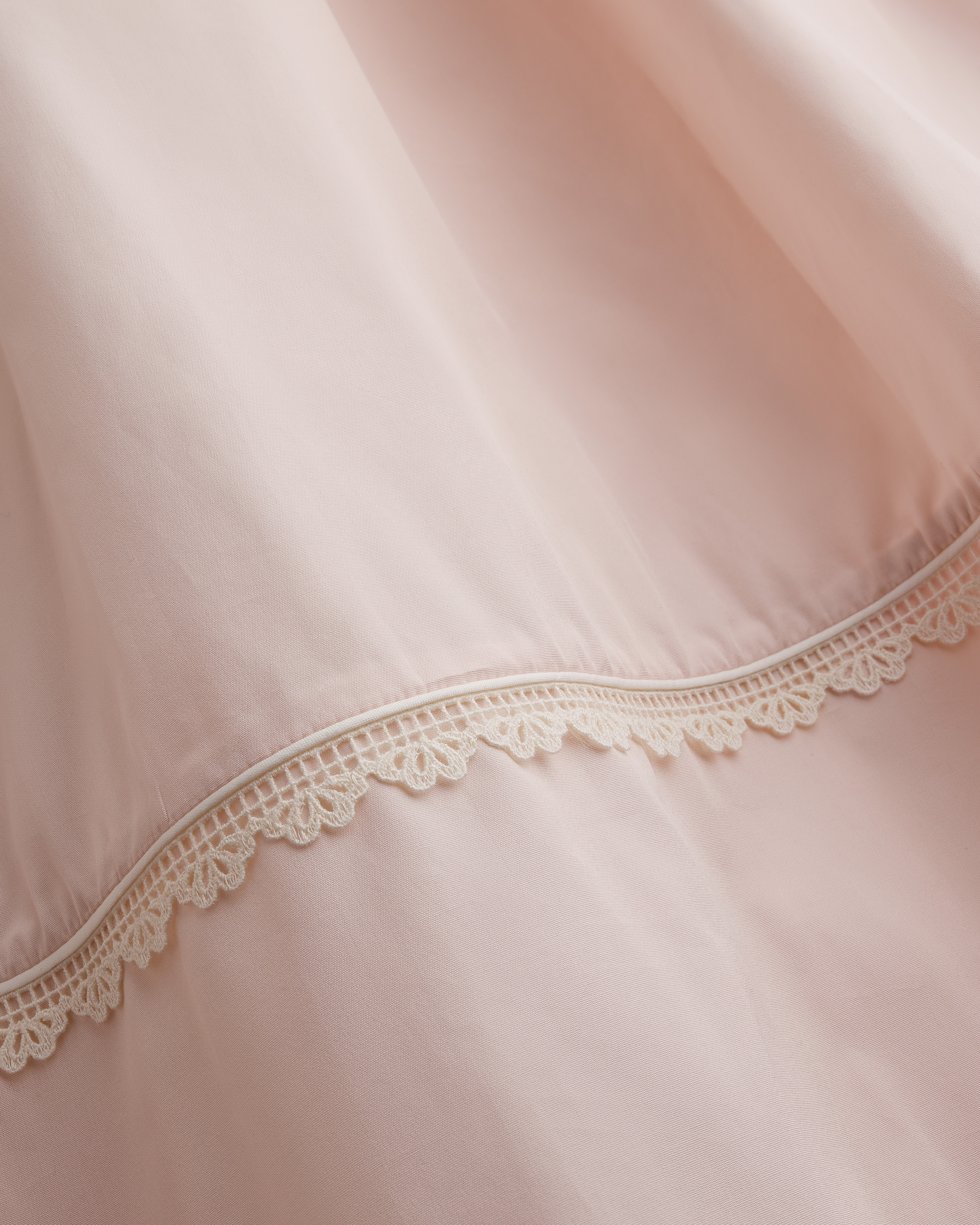 Robe mi-longue évasée ceinturée