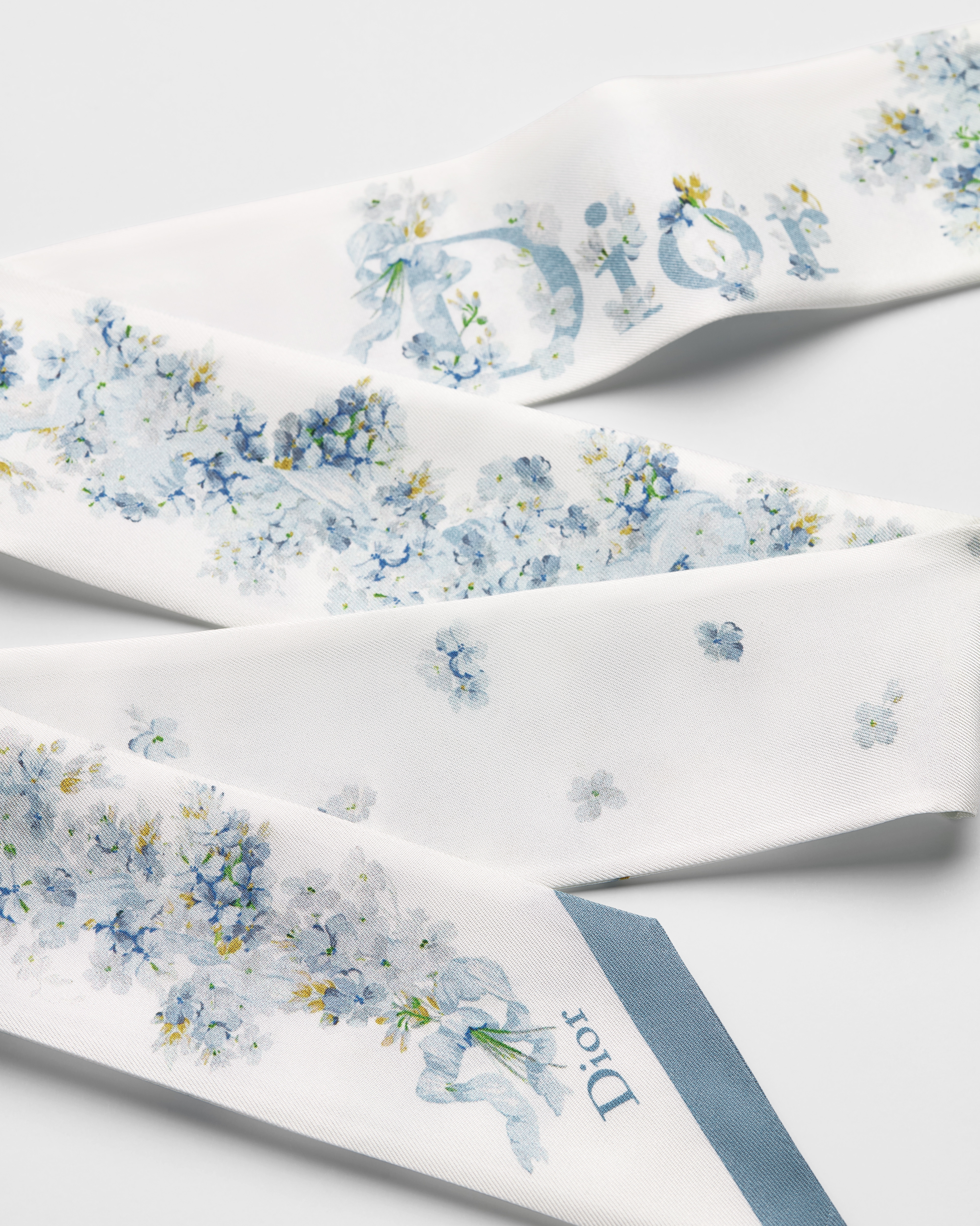 Mitzah Dior Lilac Bouquet Twill de soie blanche et bleue E10