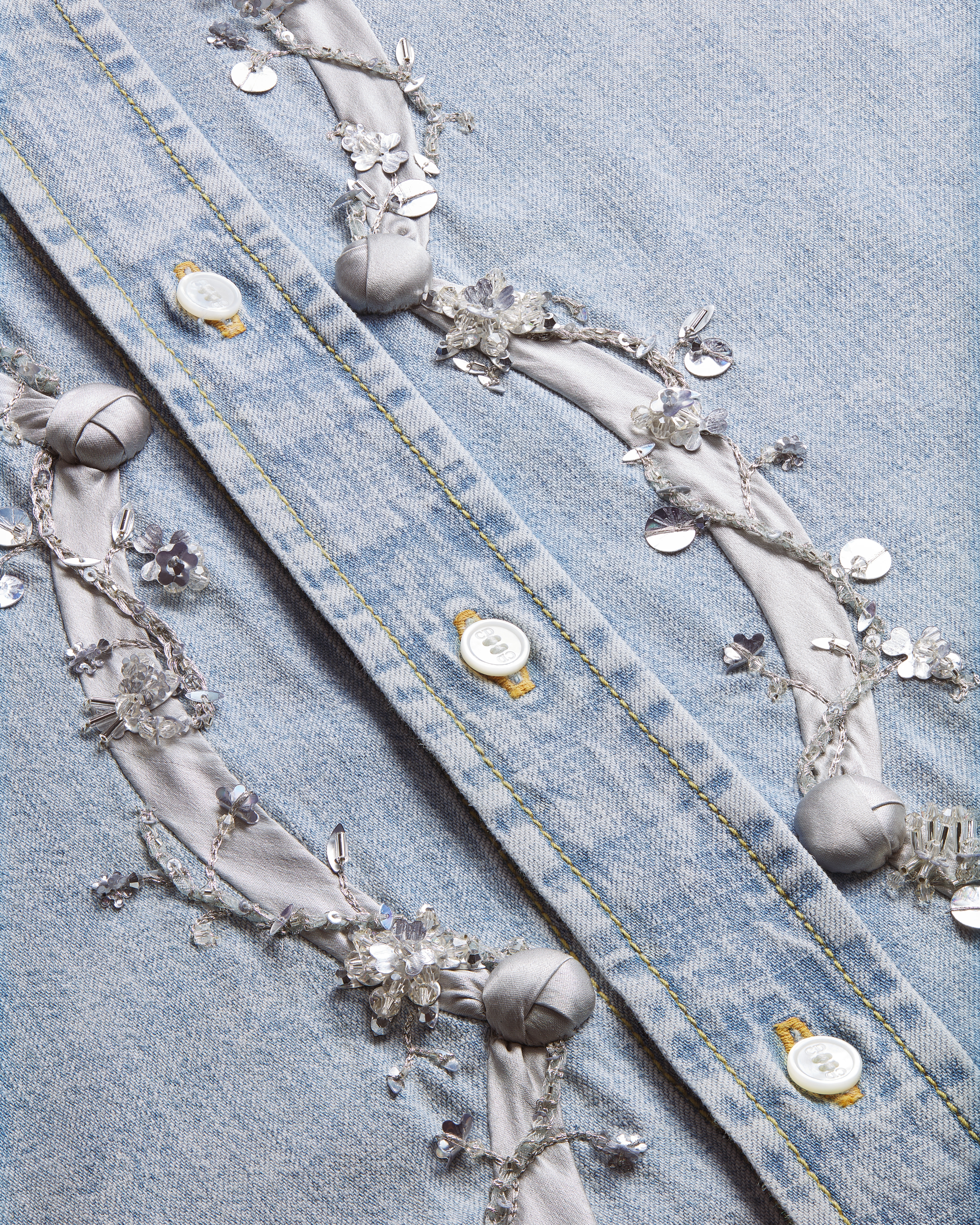 Bestickte Bluse Stonewashed Baumwolldenim in Hellblau E09