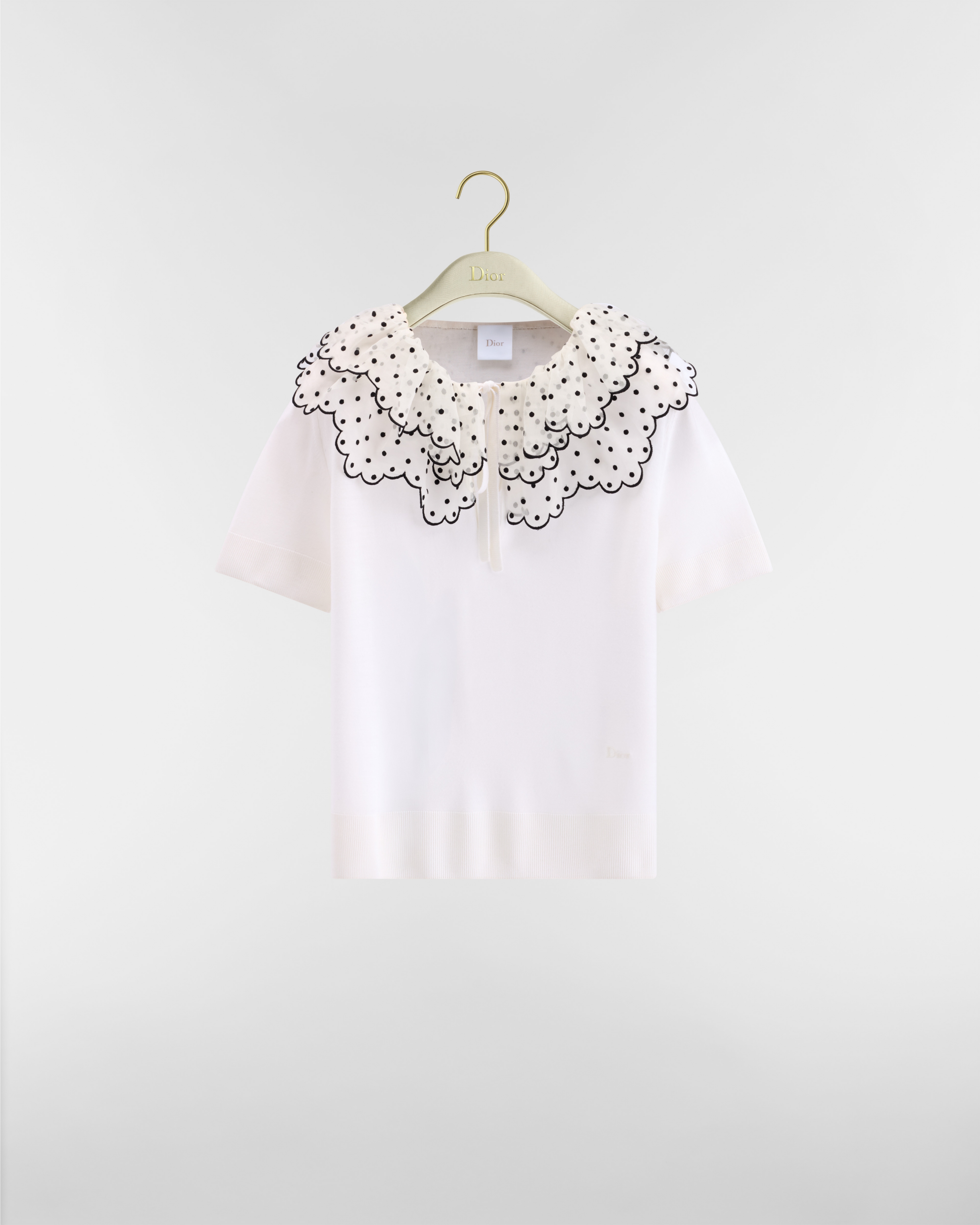 Sweater with Ruffled Collar