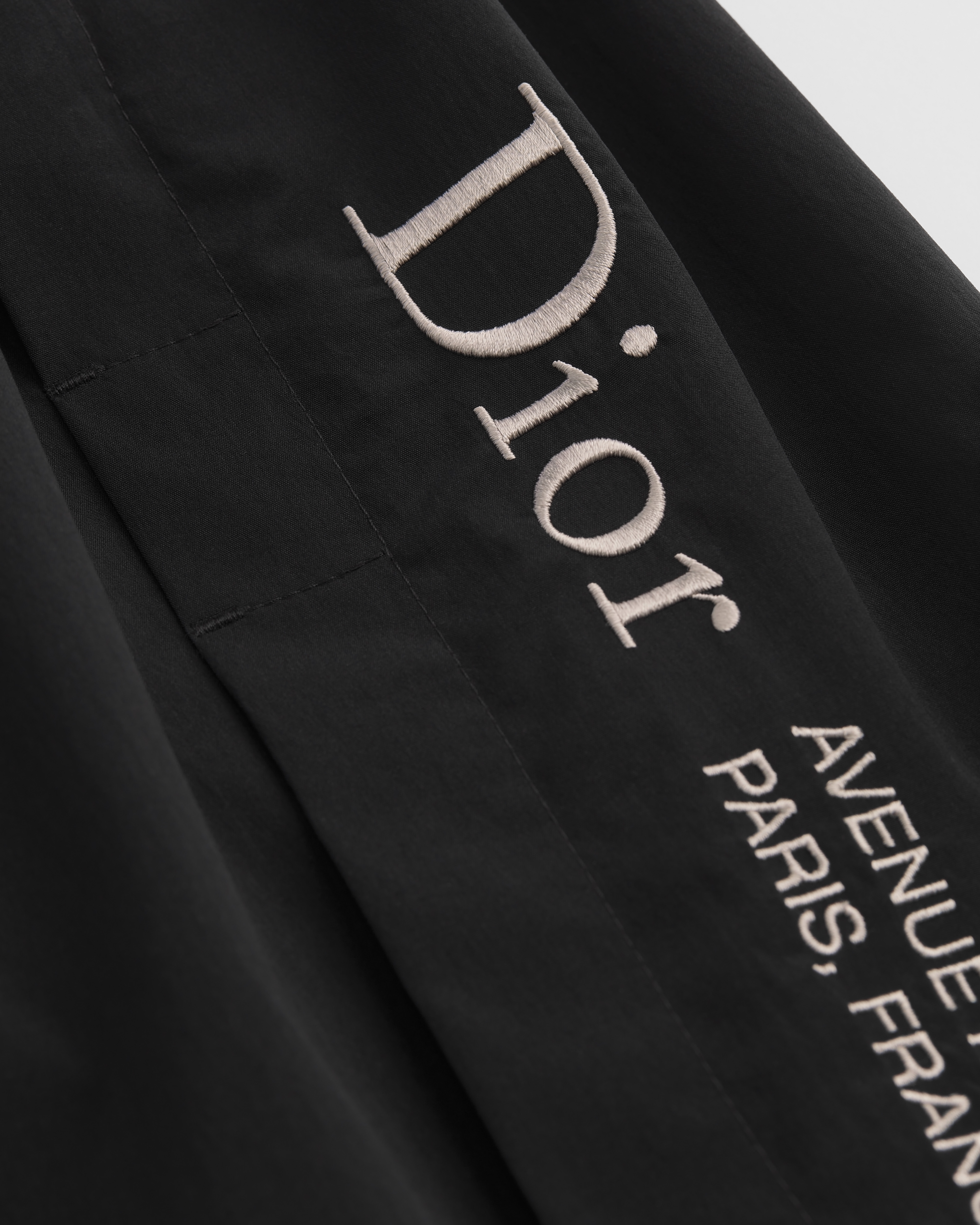 Dior Montaigne 刺繡運動短褲 黑色科技布料 E10