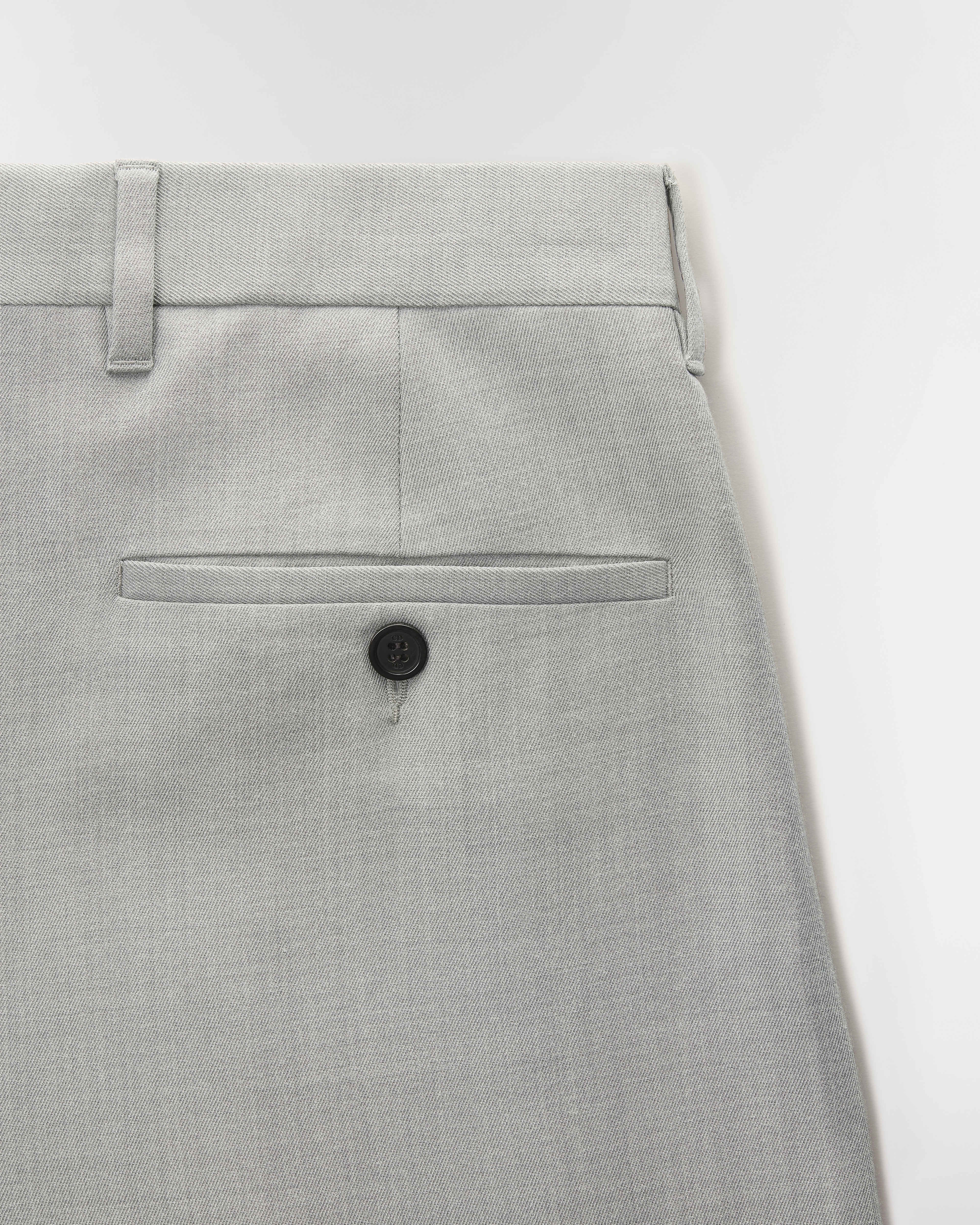 Pantalon à pinces et revers Sergé de laine vierge mélangée grise E10