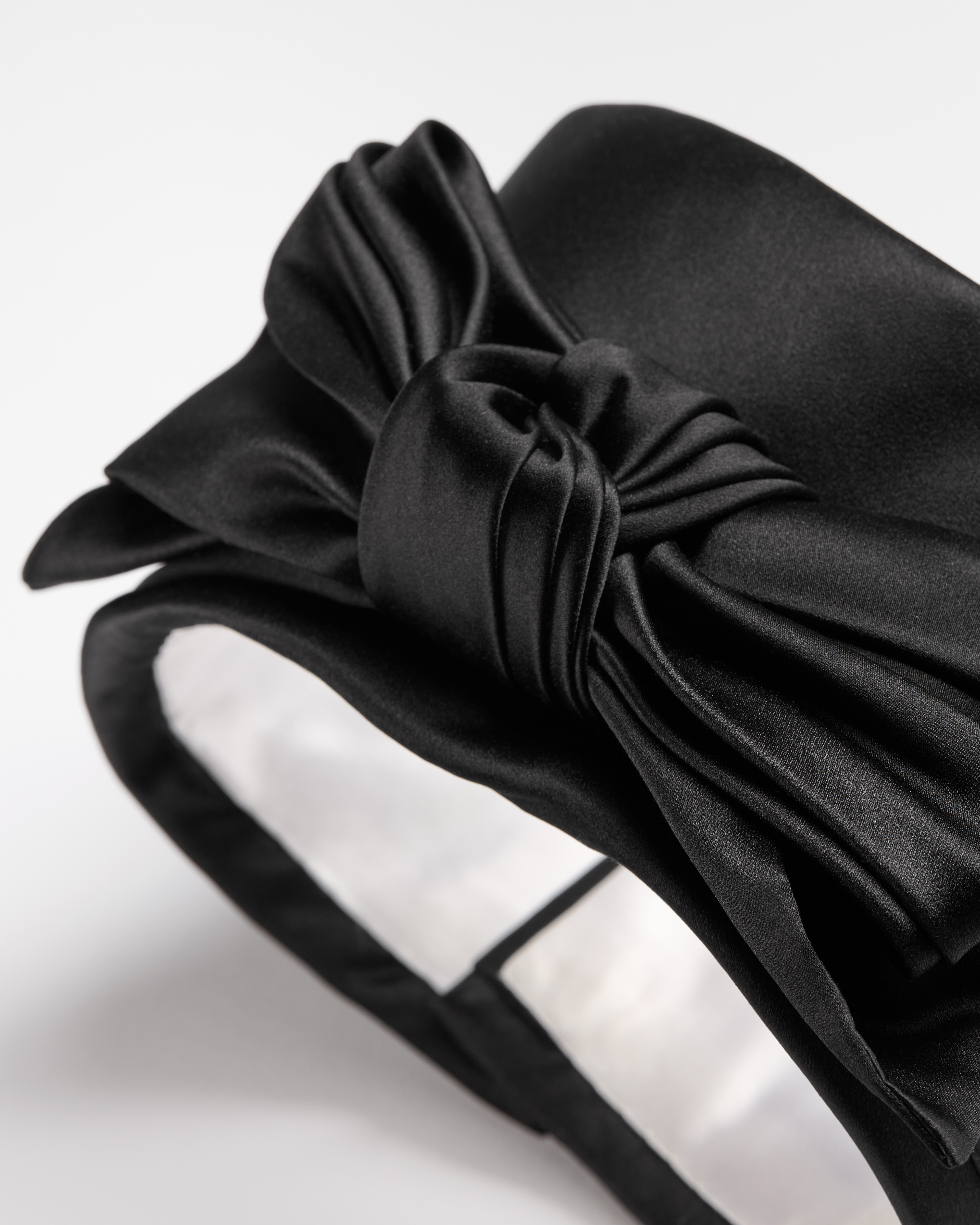 Tour de cou Satin duchesse noir E09