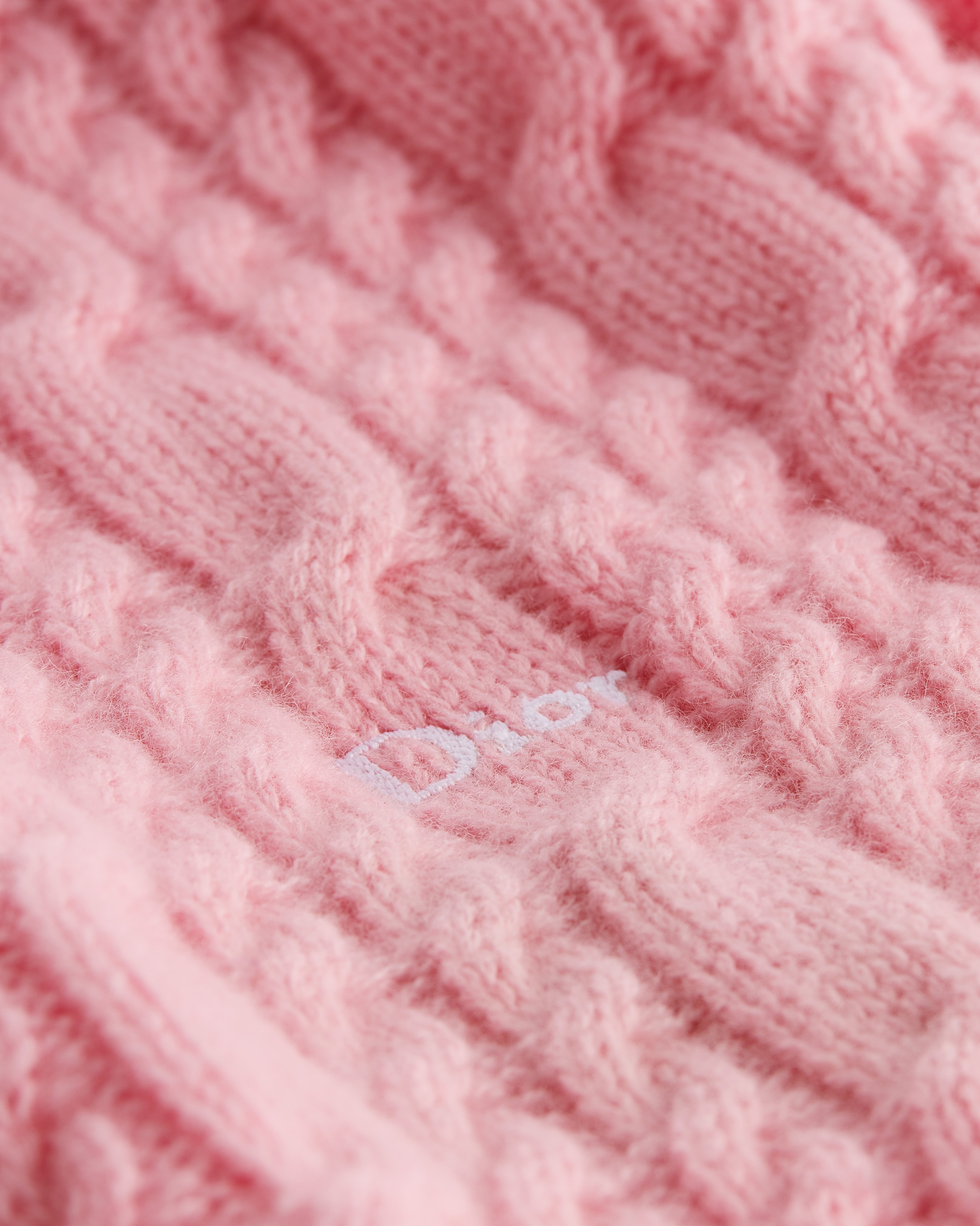 Cable-Knit Sweater Pink Cashmere Knit E09