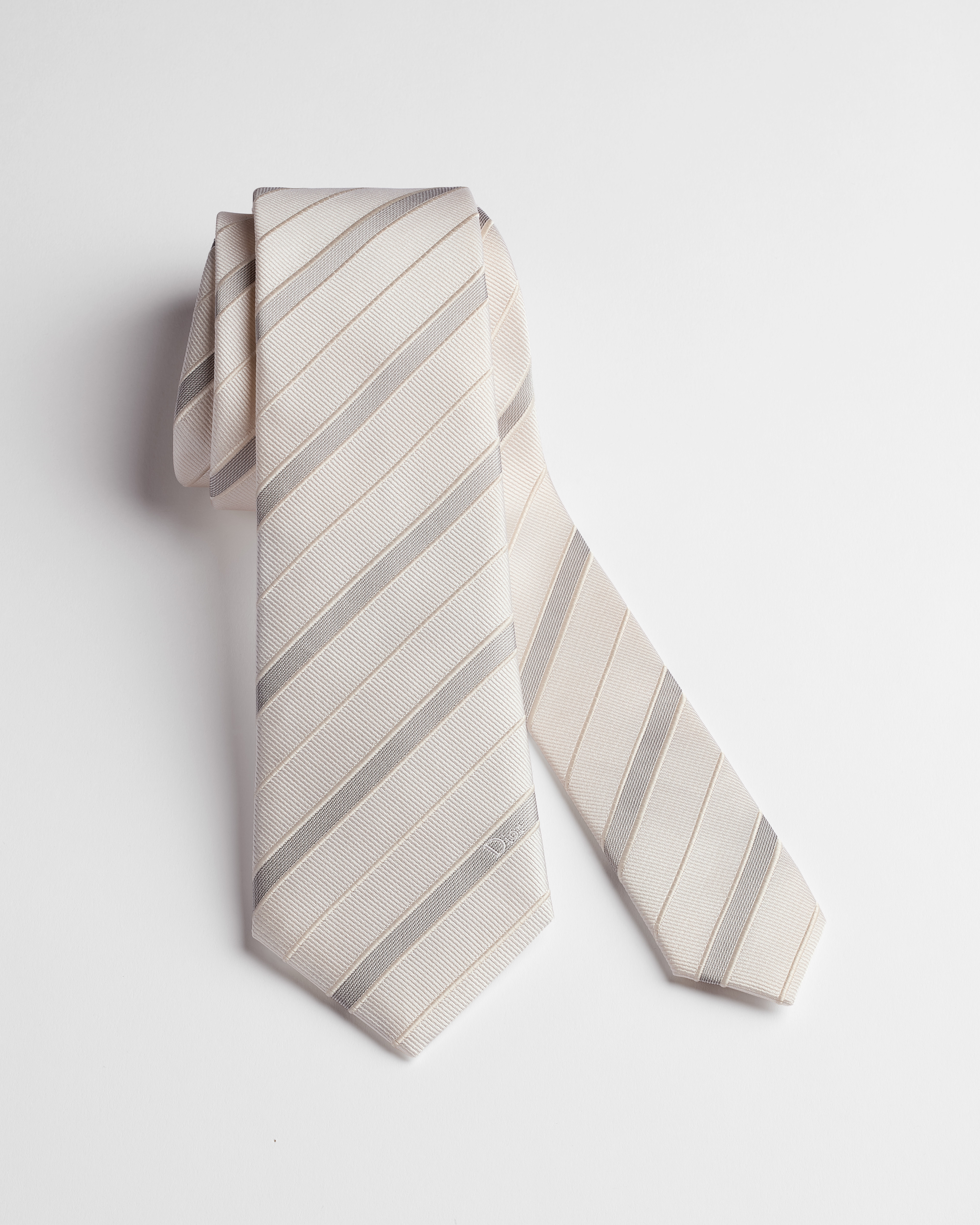 เนคไทลายทาง ผ้าไหมสีเทาอ่อนและสีขาว E09