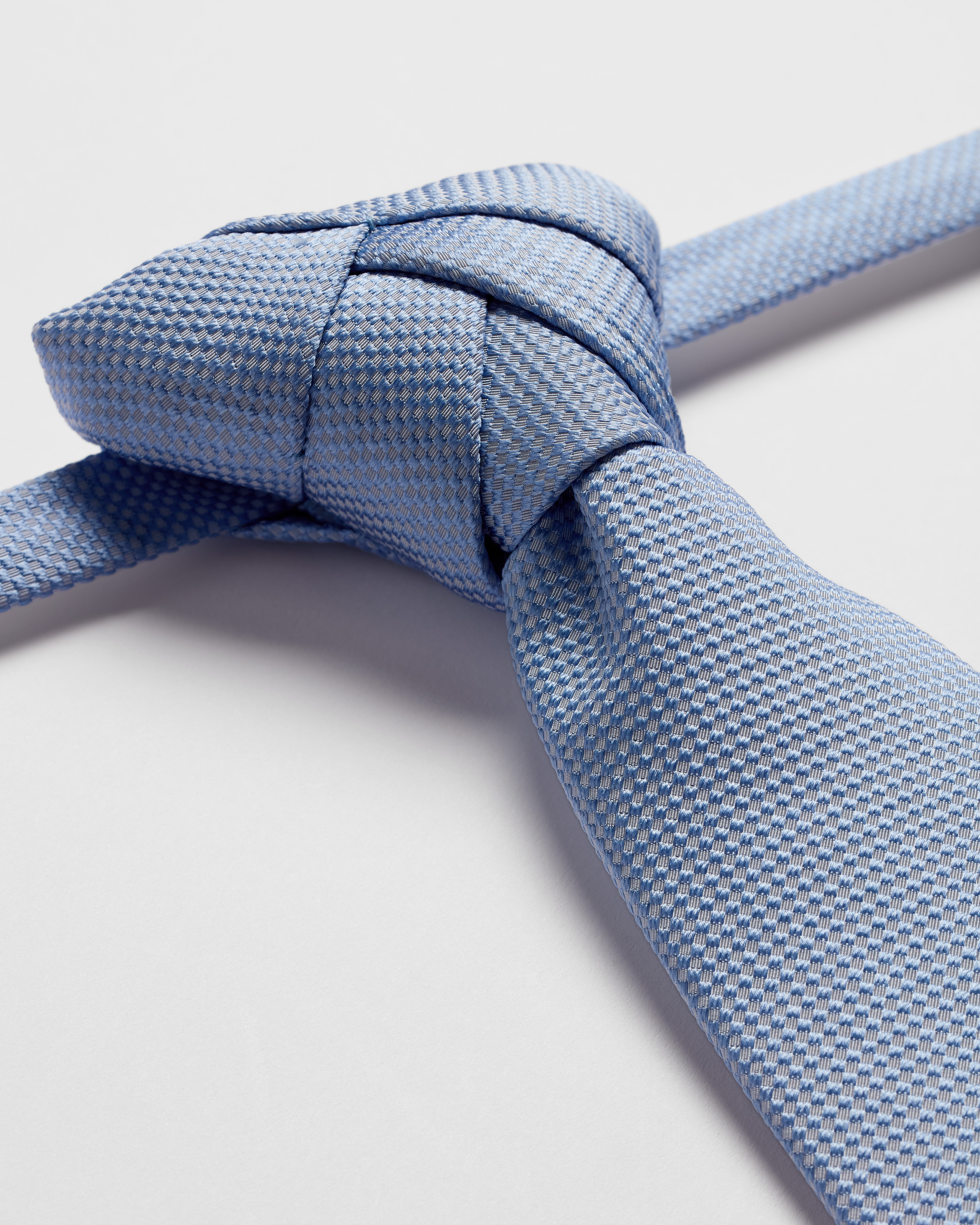 Corbata con nudo Eldredge Seda azul claro E11