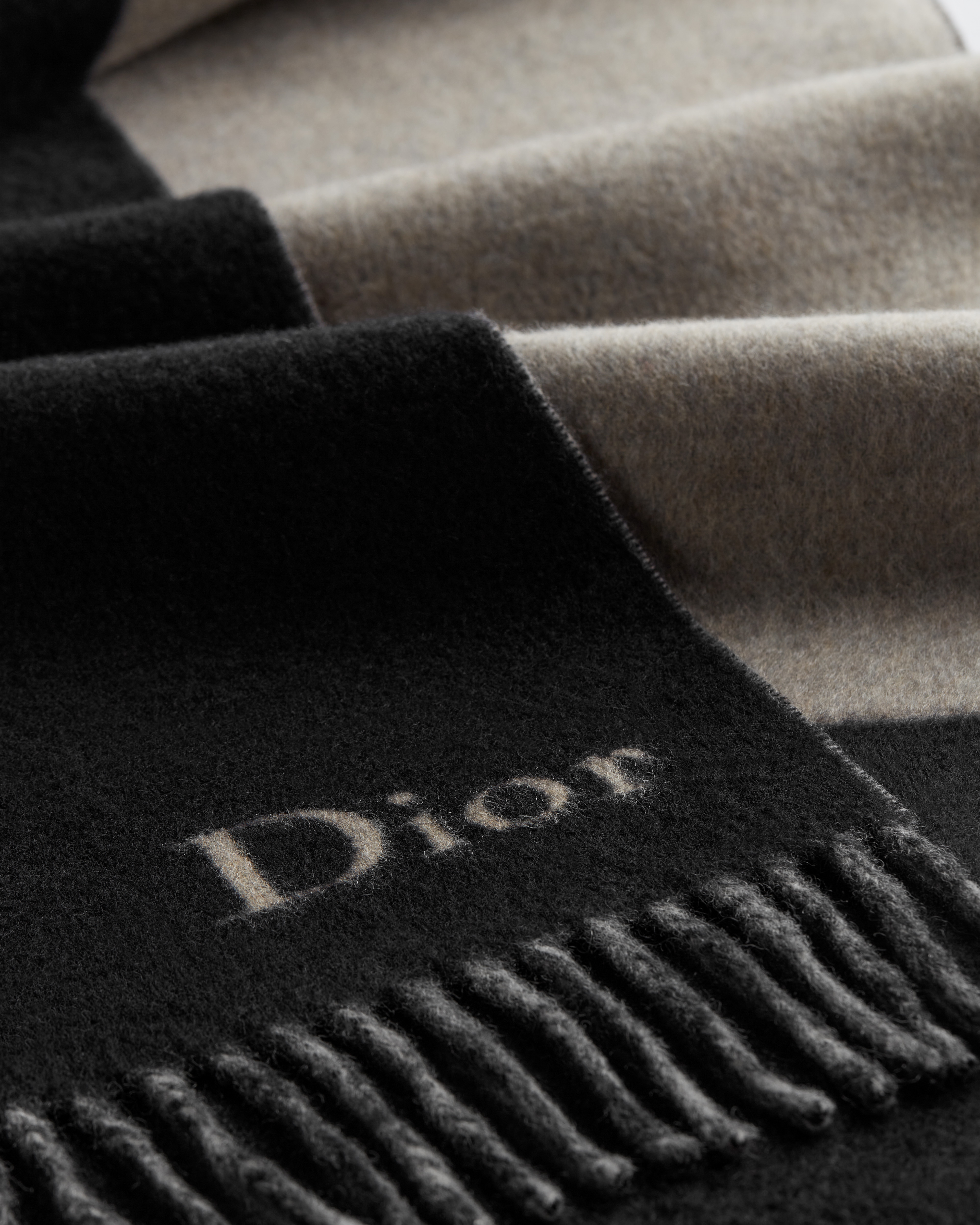 Dior Wendeschal Wolle und Kaschmir in Schwarz und Grau E09