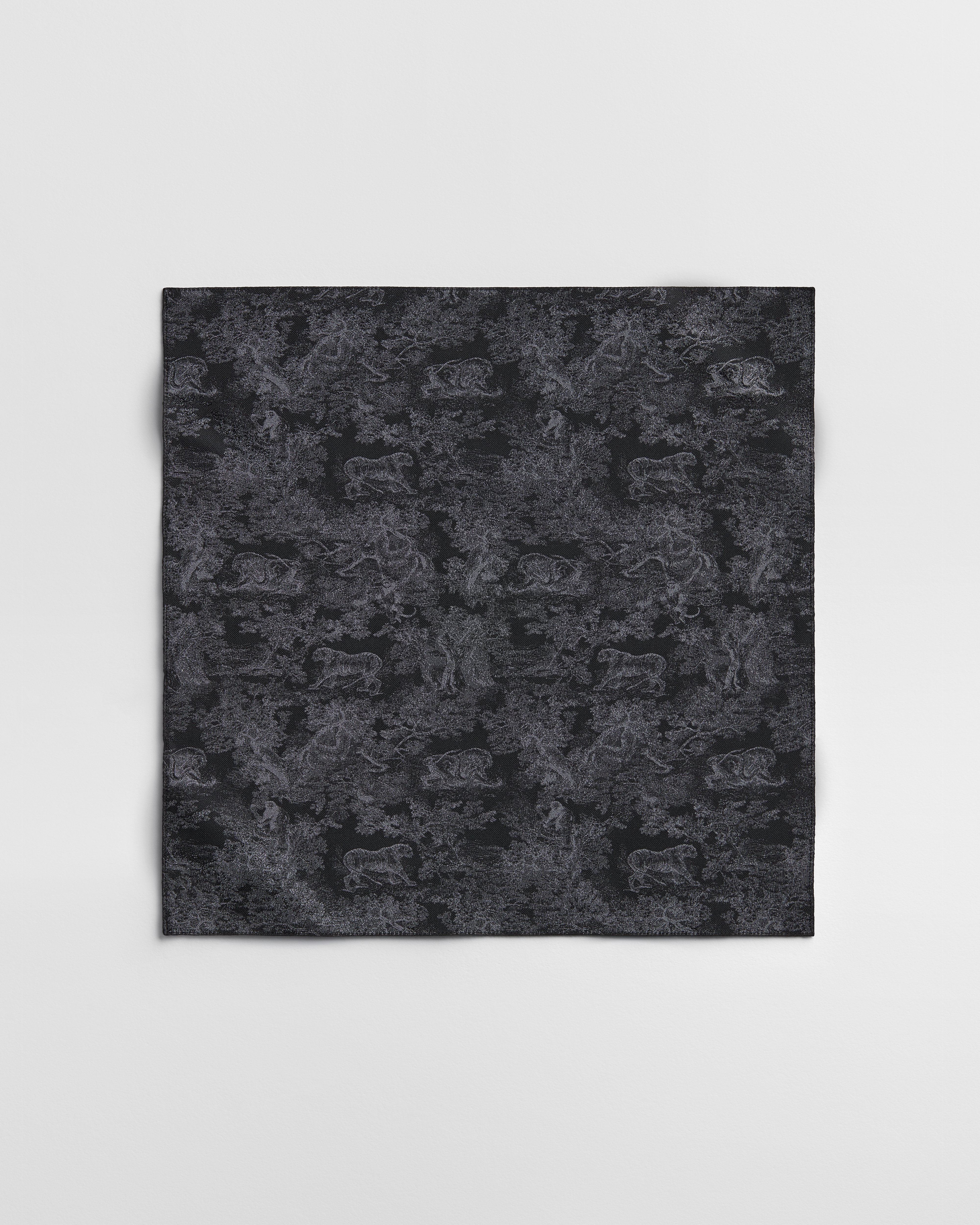 Toile de Jouy Sauvage 法式印花圖騰口袋巾 黑色絲綢 E01