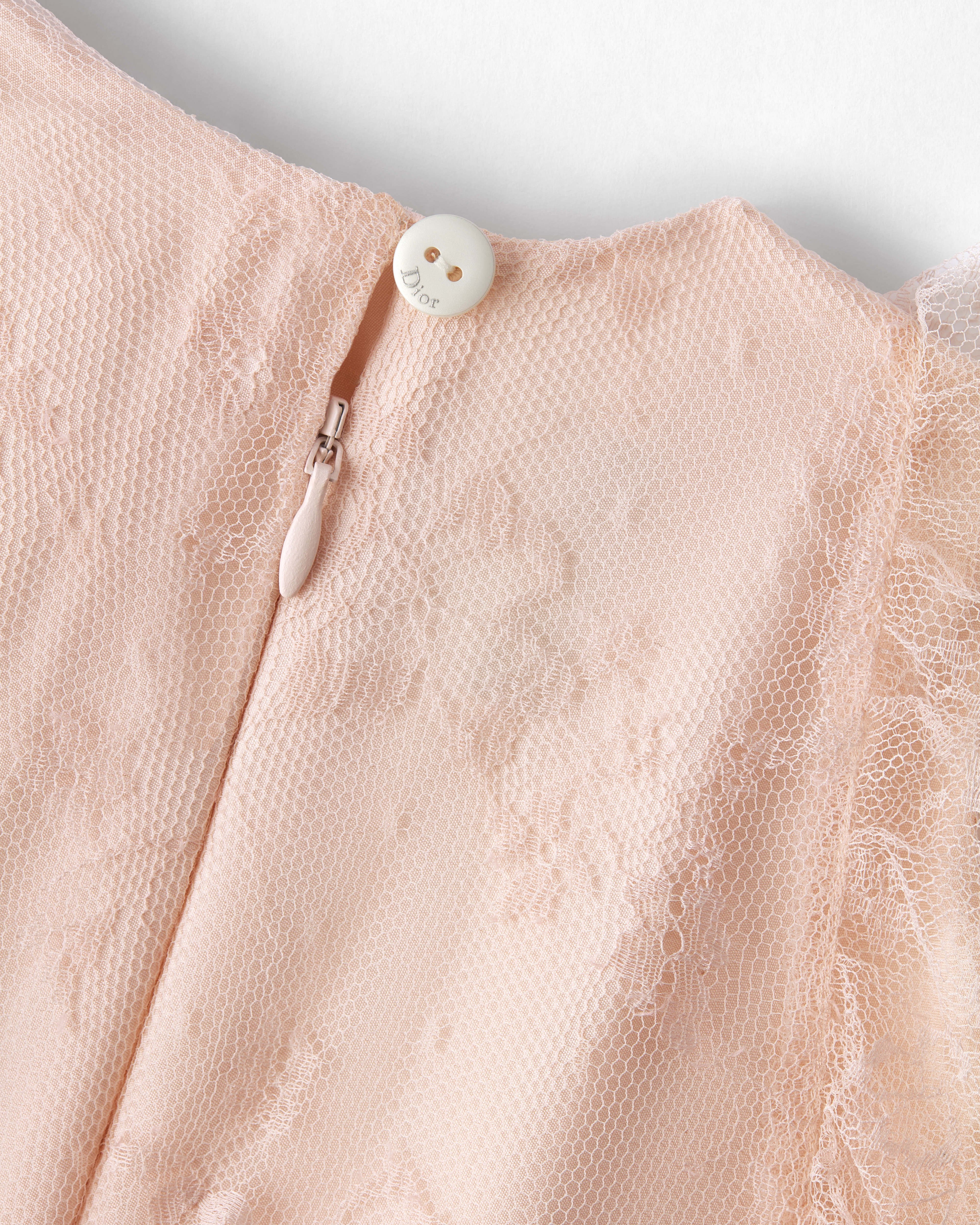 Ausgestelltes Kleid für Babys